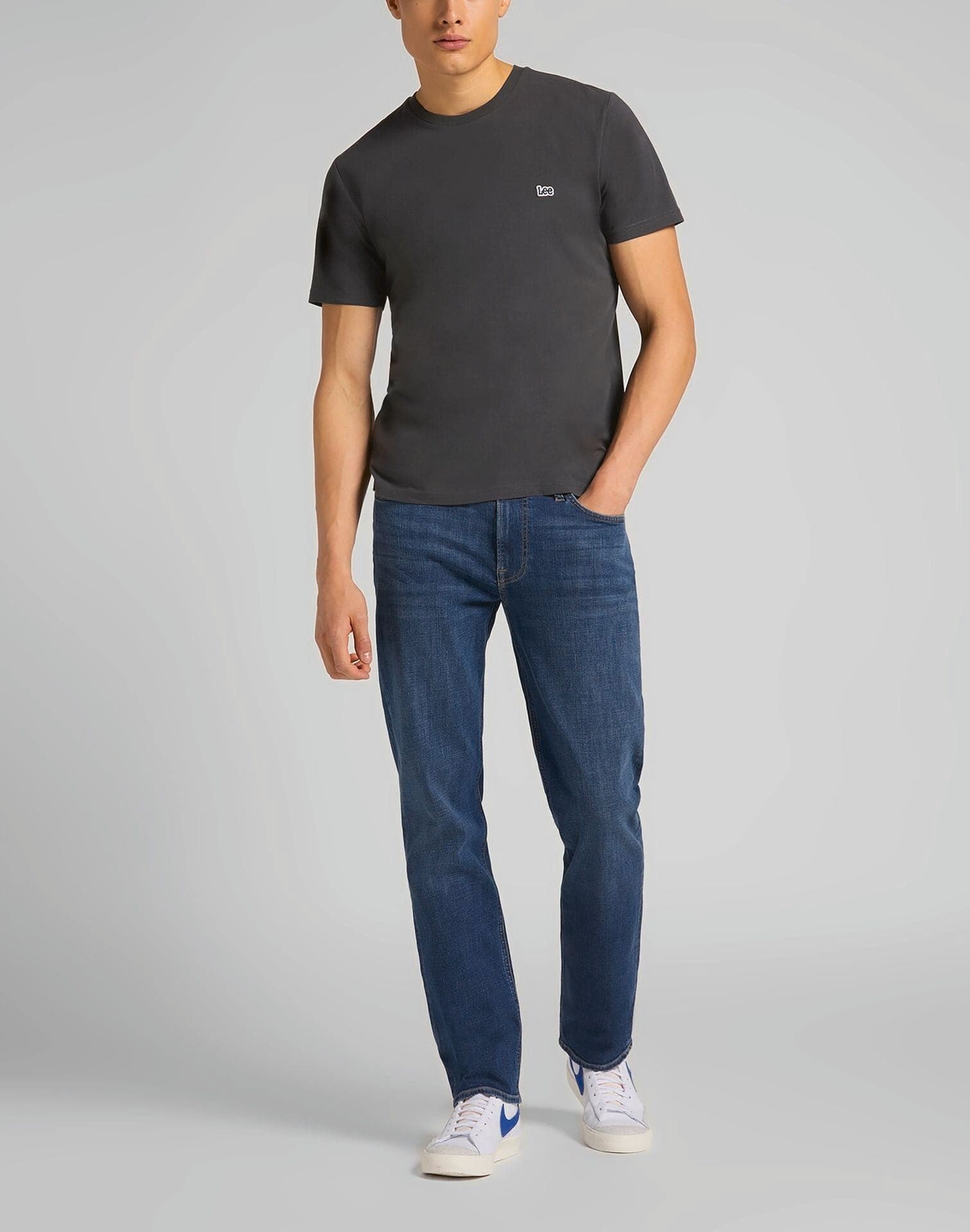 T-shirt Patch Logo Lee en situation