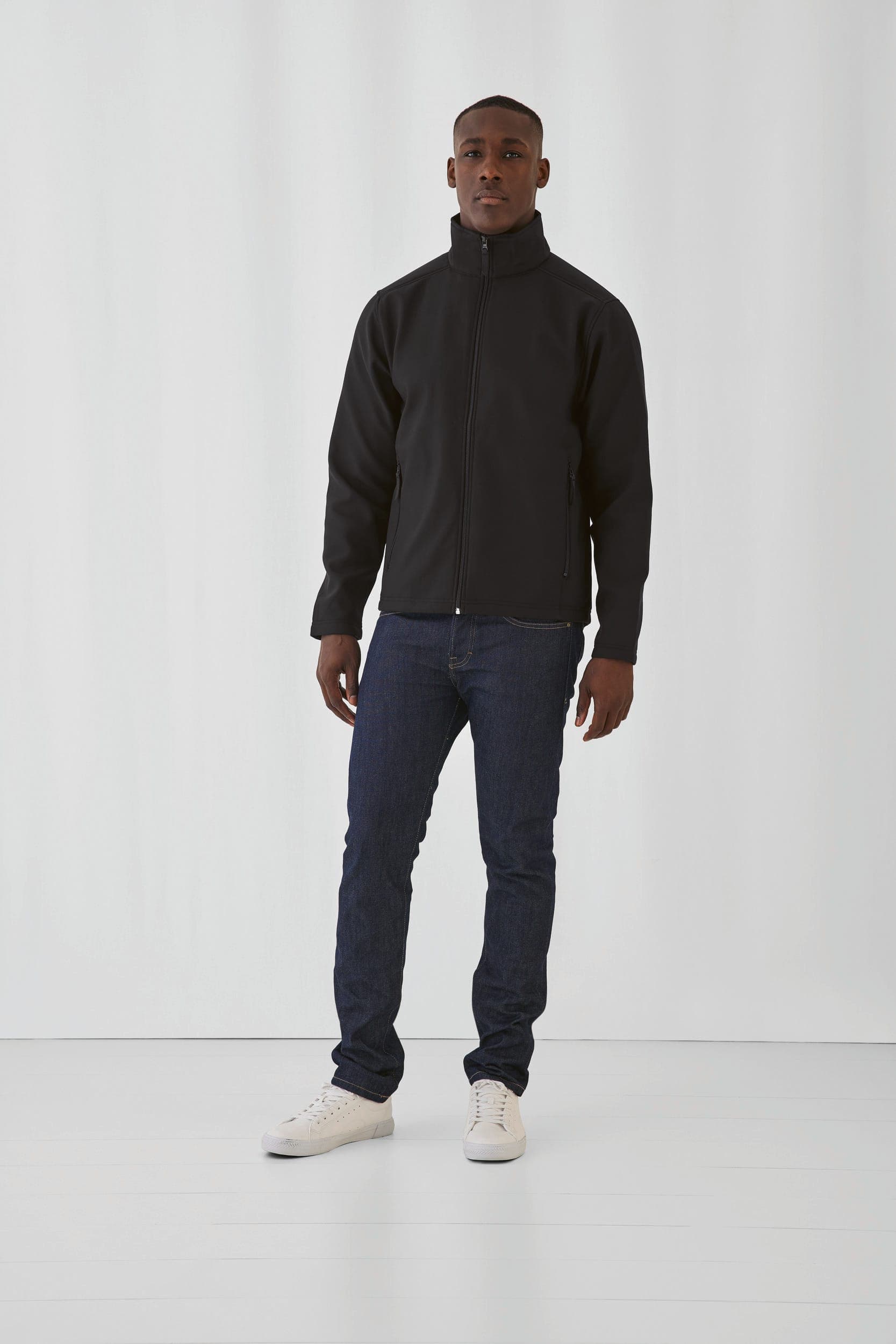 Veste Softshell Homme ID.701 en situation