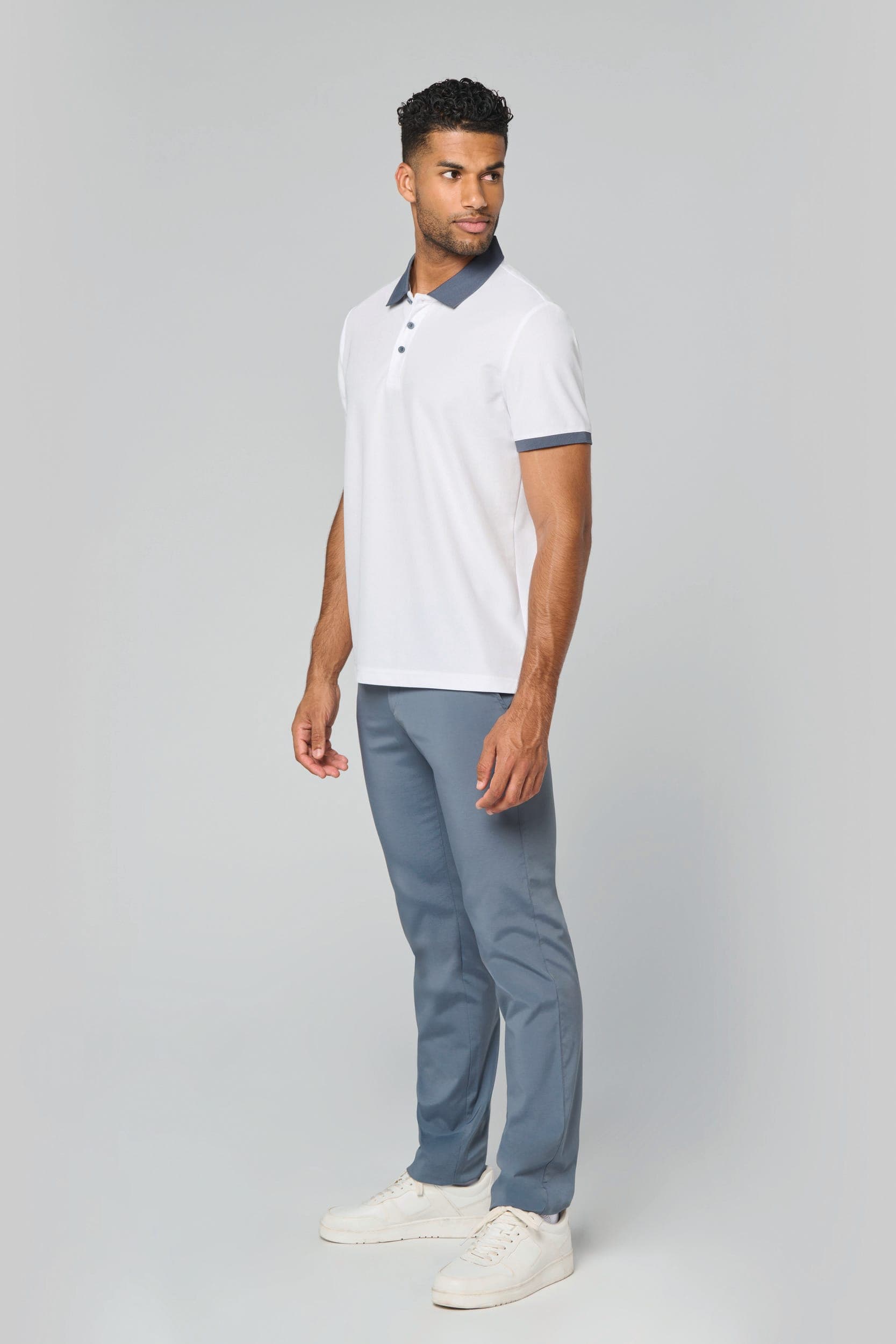 Polo piqué performance homme en situation