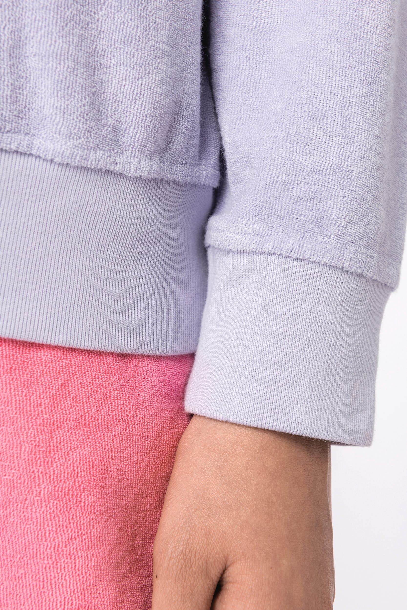 Sweat-shirt écoresponsable en éponge femme en situation