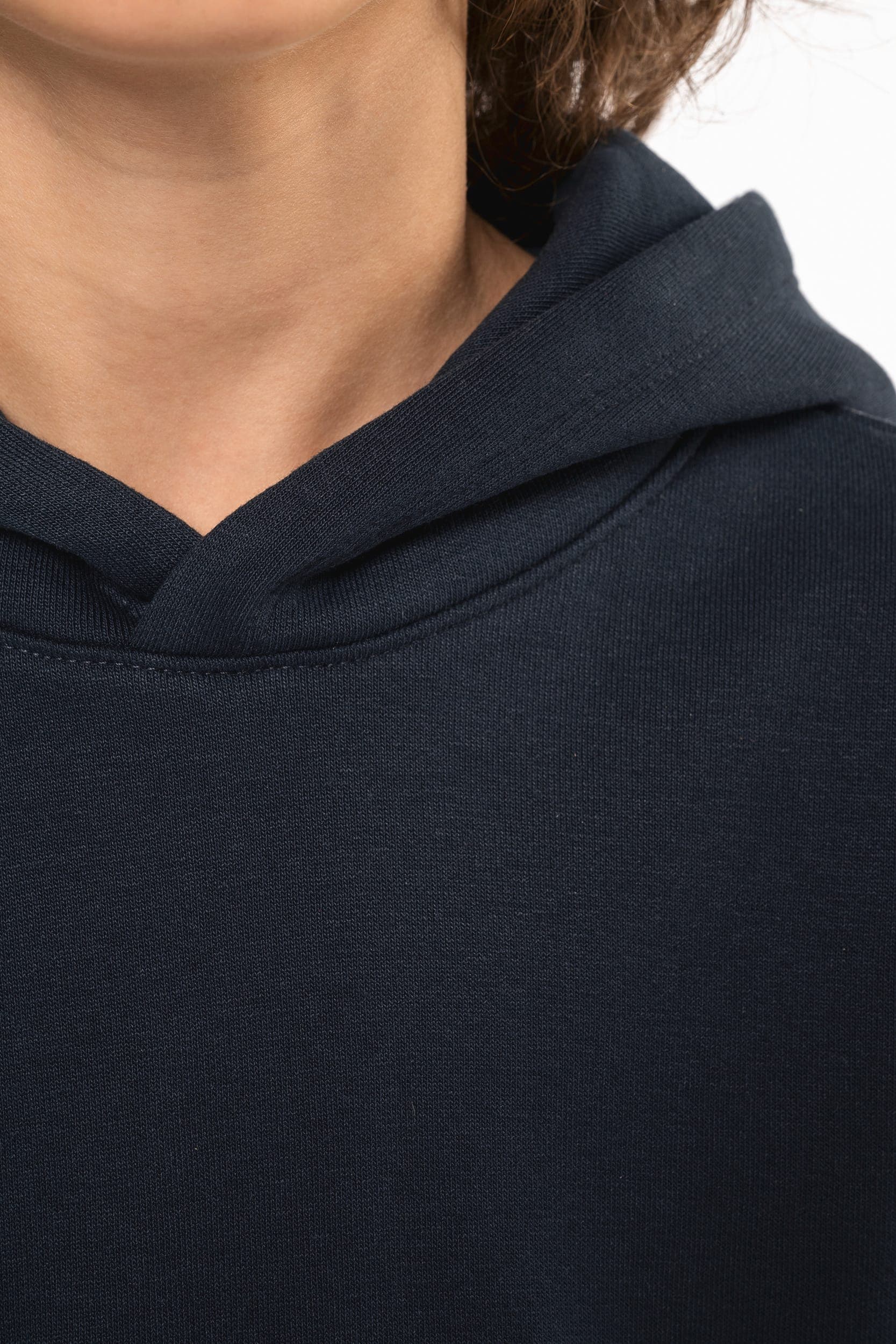 Sweat-shirt à capuche teamwear bicolore enfant en situation