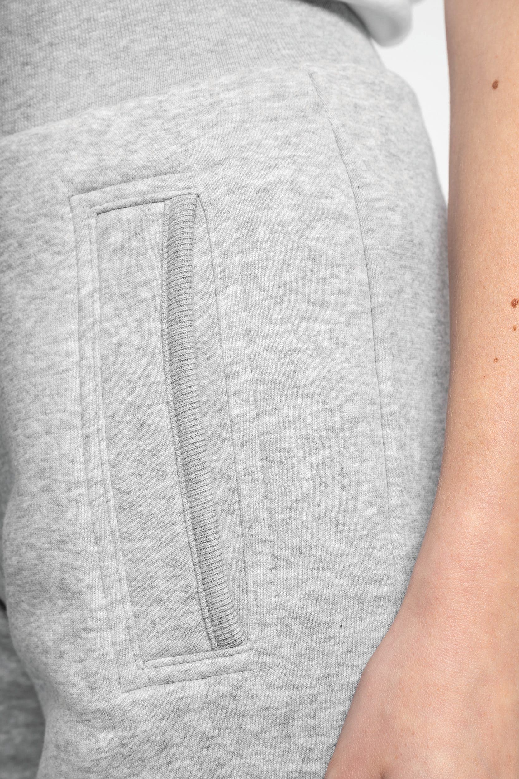 Pantalon jogging unisexe en situation