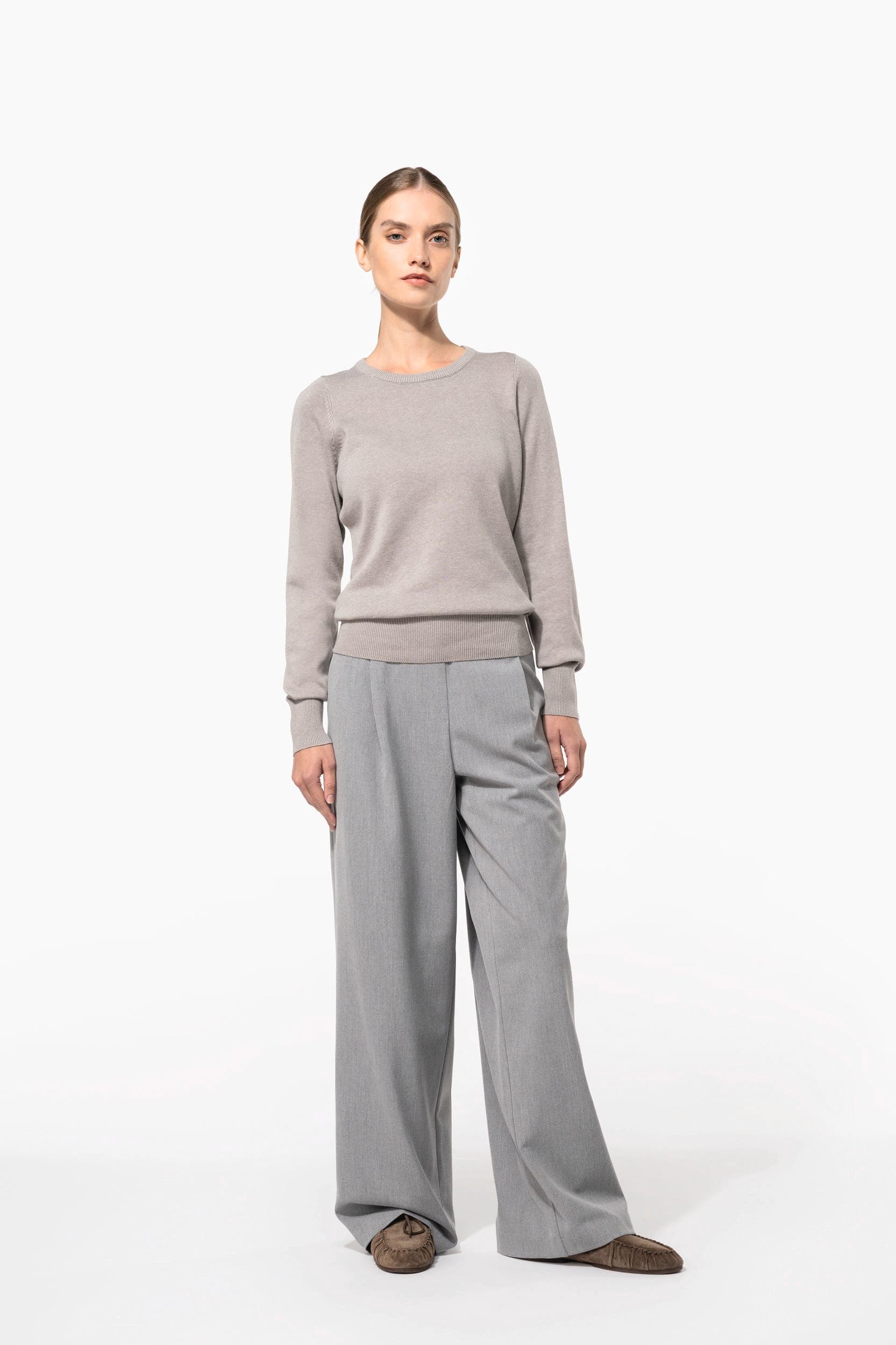 Pull col rond femme en situation