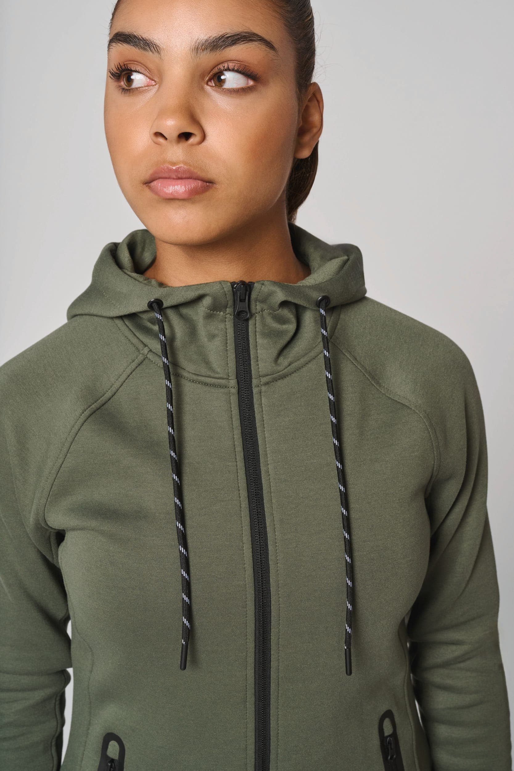 Veste à capuche performance  femme en situation