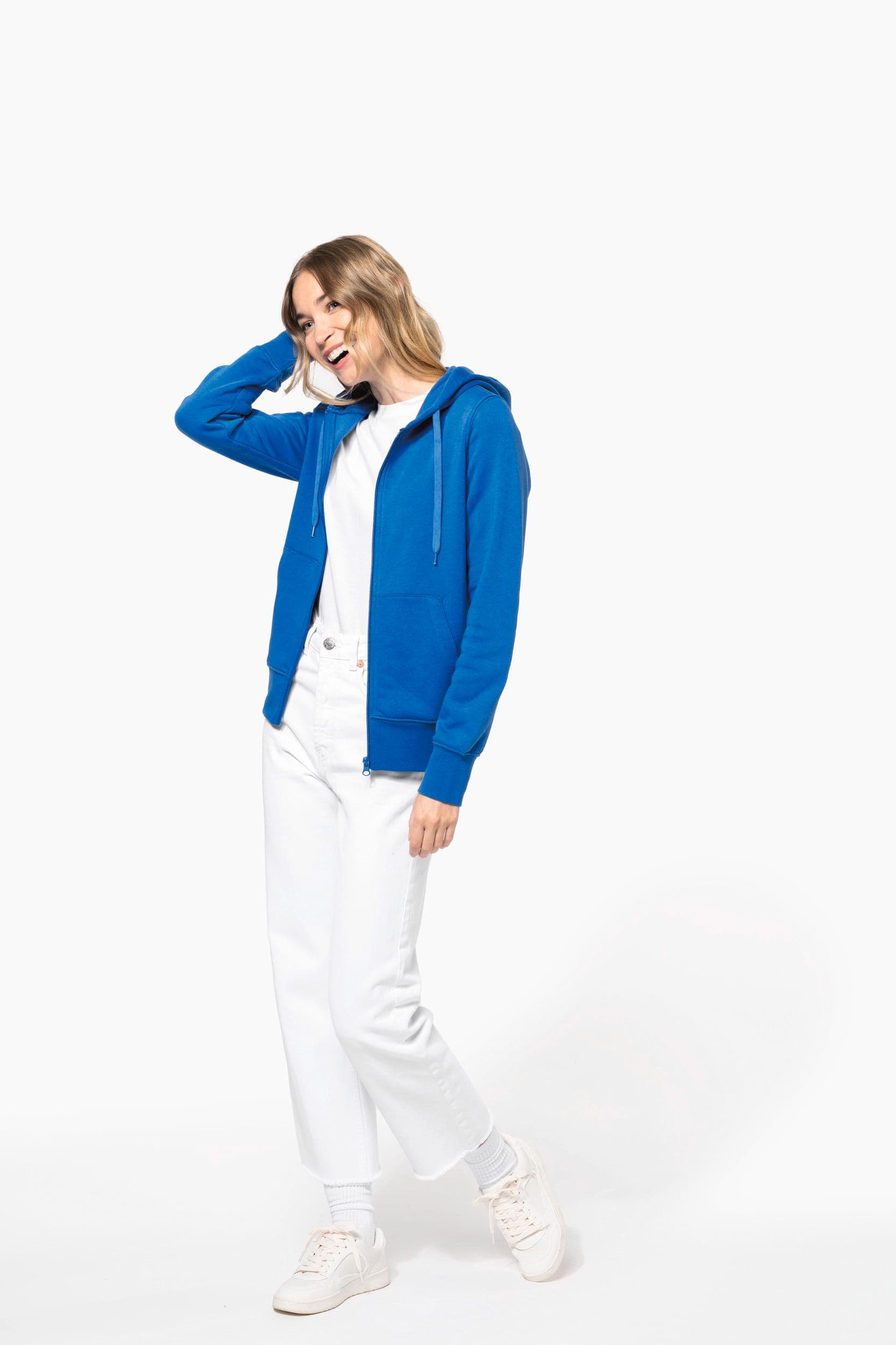 Sweat-shirt écoresponsable zippé à capuche femme en situation