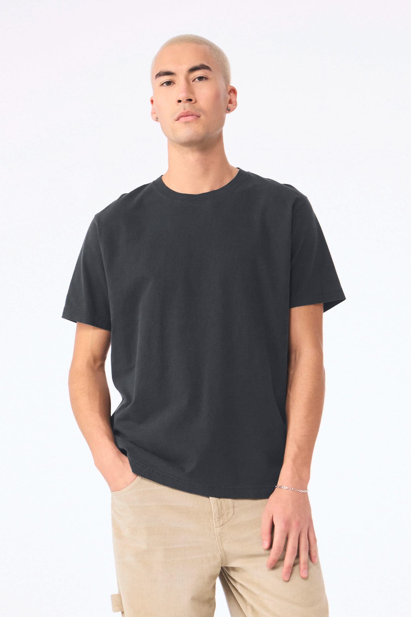 T-shirt délavé épais unisexe en situation