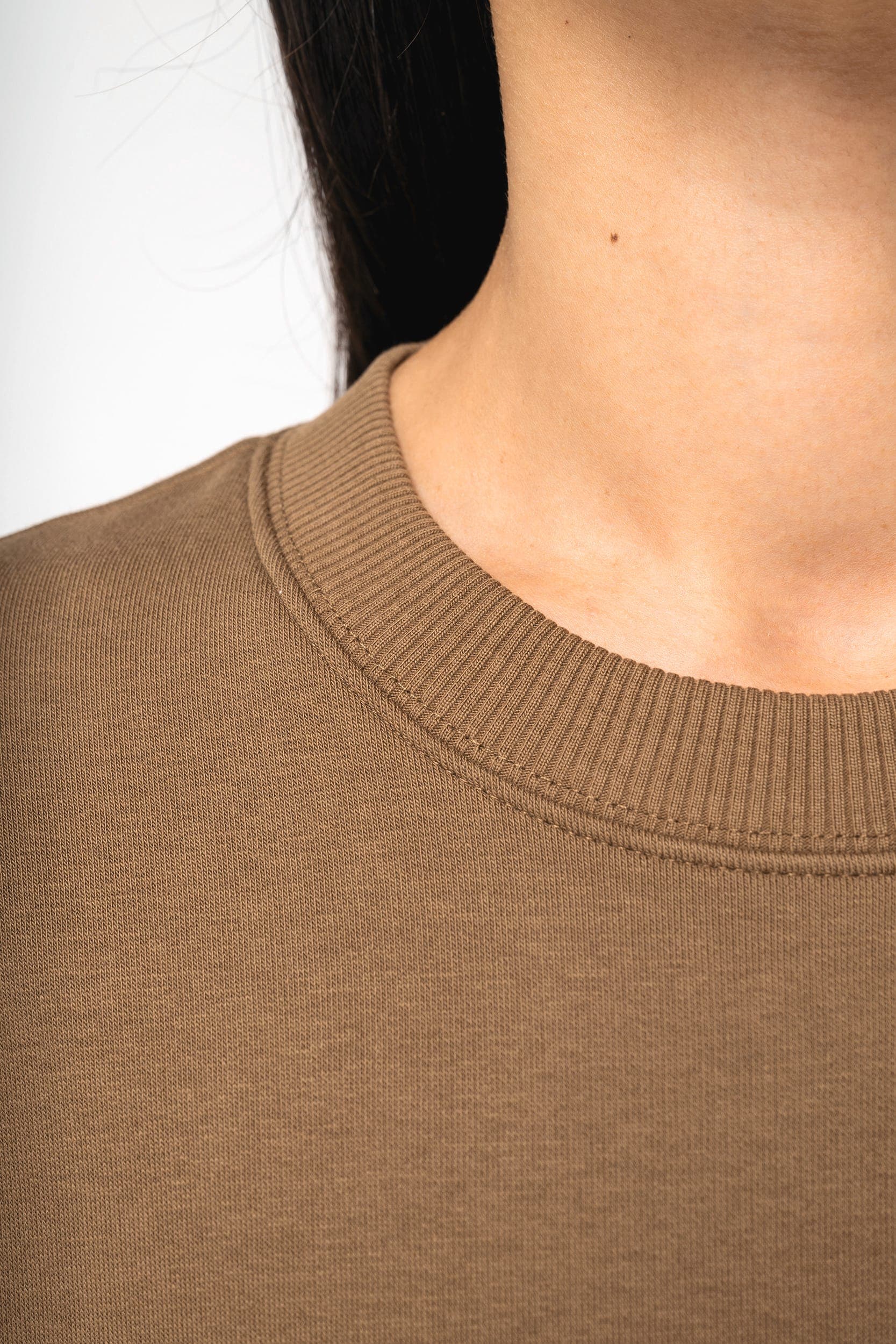 Sweat-shirt écoresponsable à col rond oversize unisexe en situation