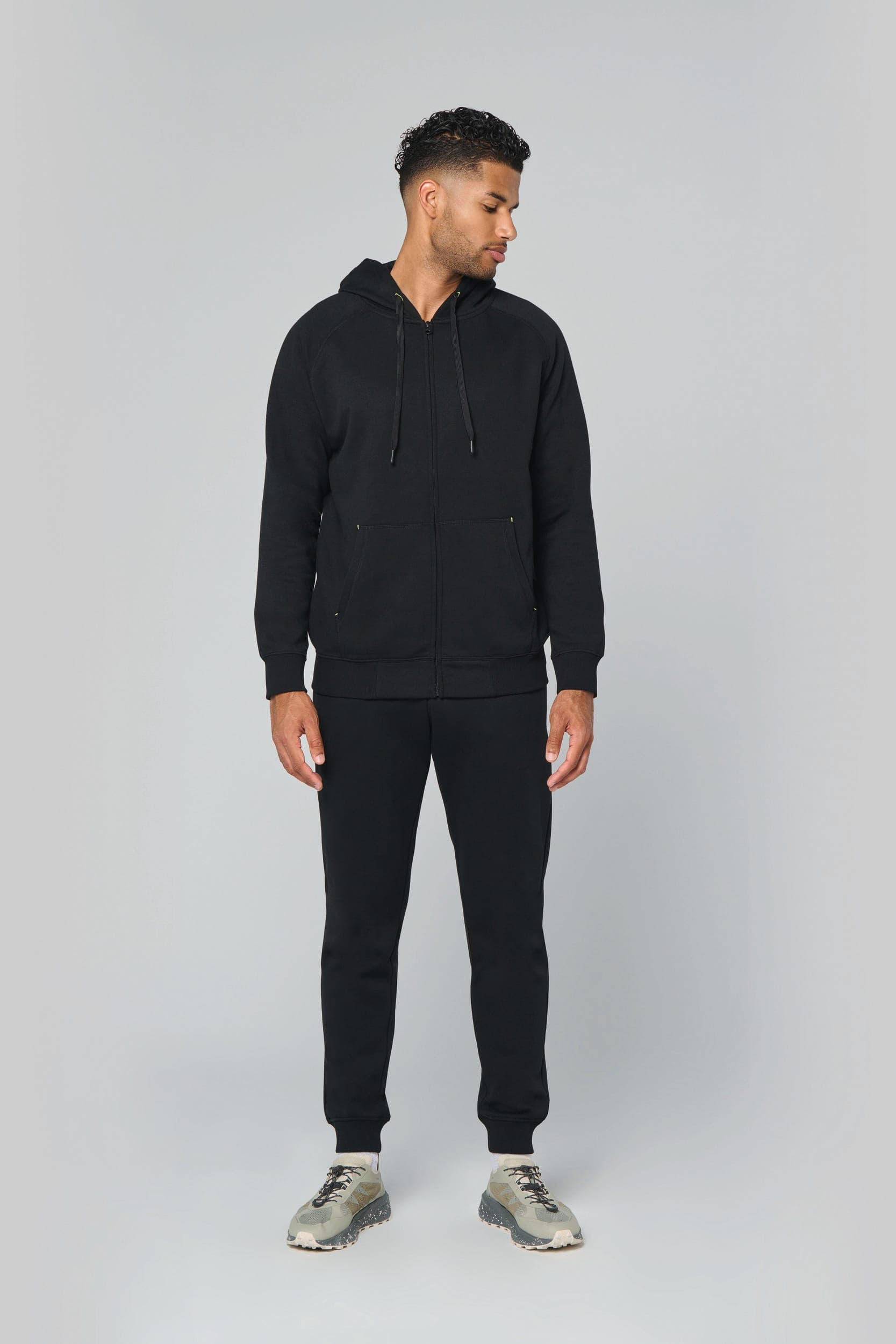 Veste zippée à capuche unisexe en situation