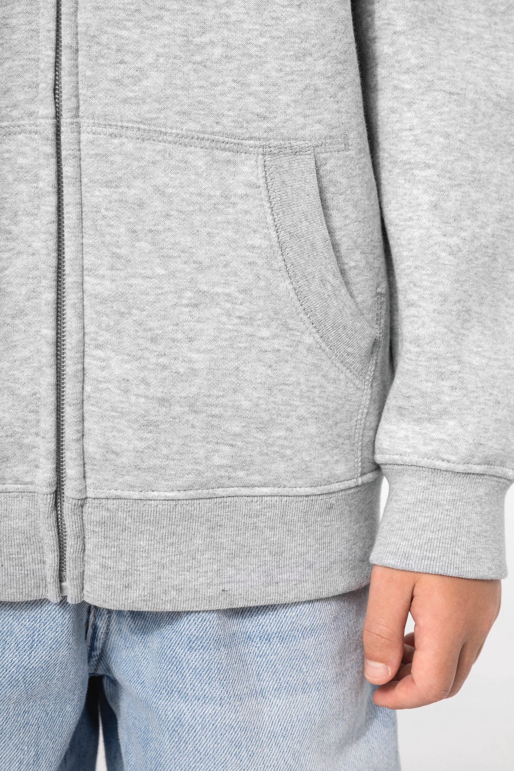 Sweat-shirt recyclé zippé à capuche enfant en situation