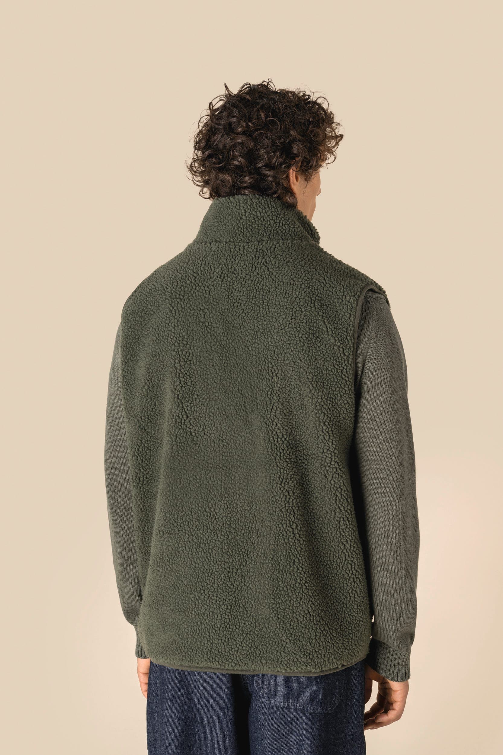 Veste sans manches en sherpa homme en situation