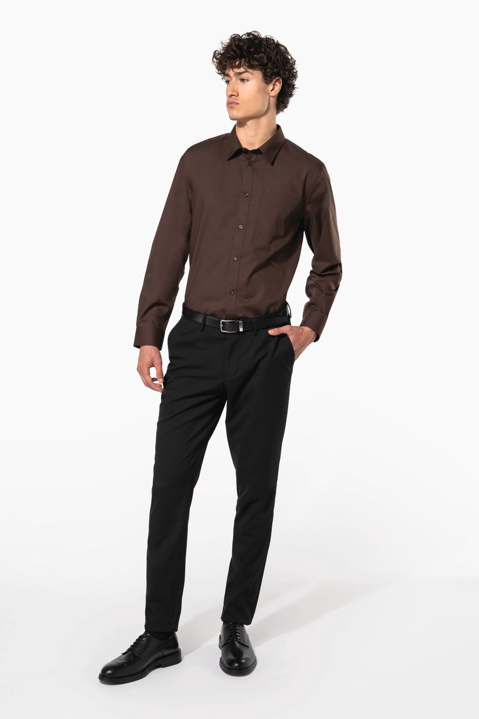 Chemise popeline polycoton entretien facile homme en situation