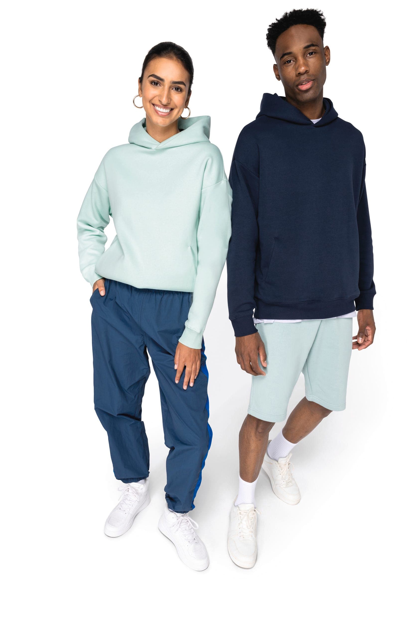 Sweat-shirt écoresponsable à capuche oversize unisexe en situation