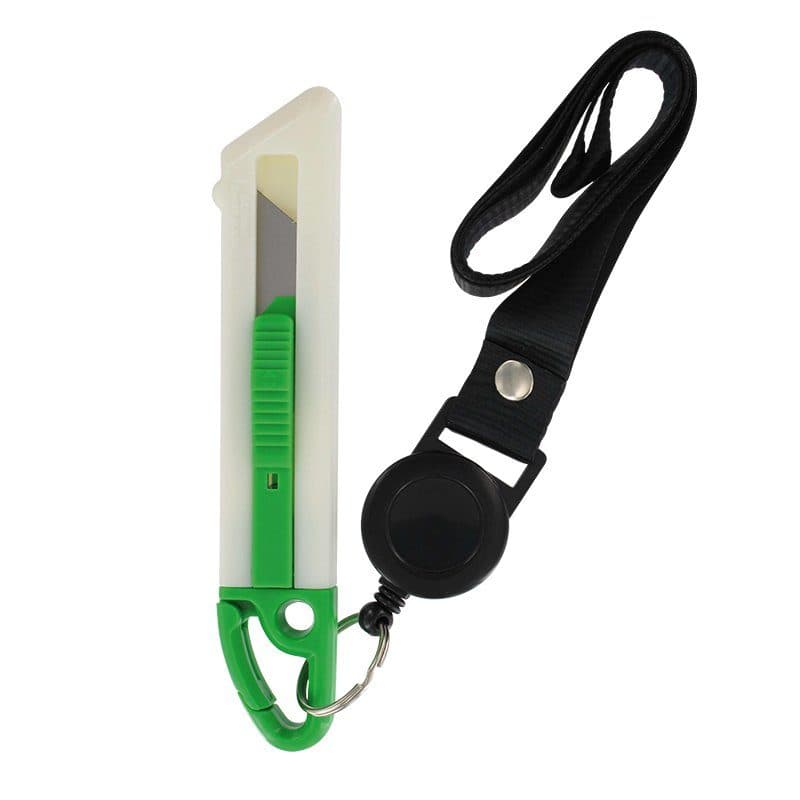 CUTTER LAME AUTO-RETRACTABLE TOUR DE COU en situation
