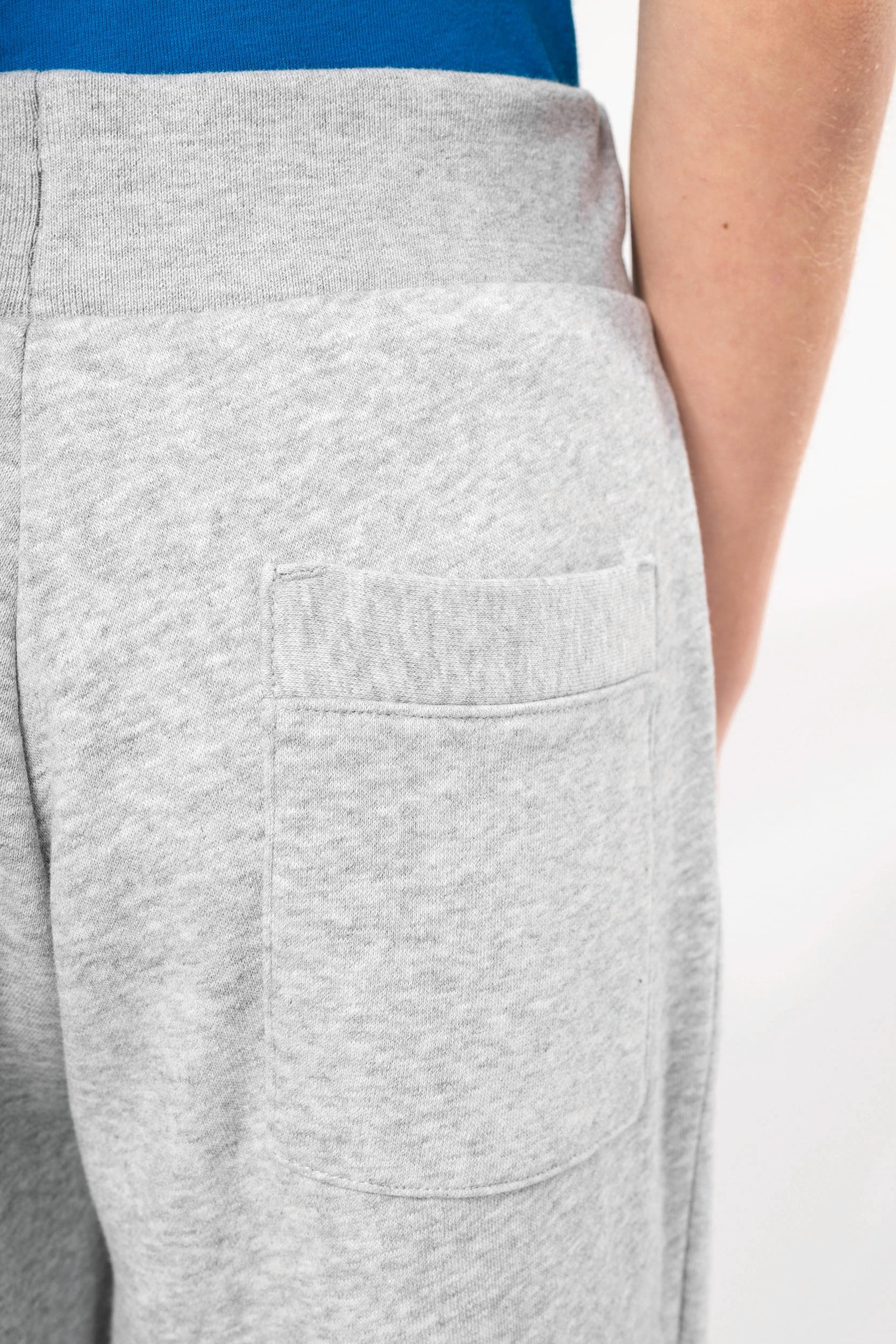 Pantalon jogging enfant en situation