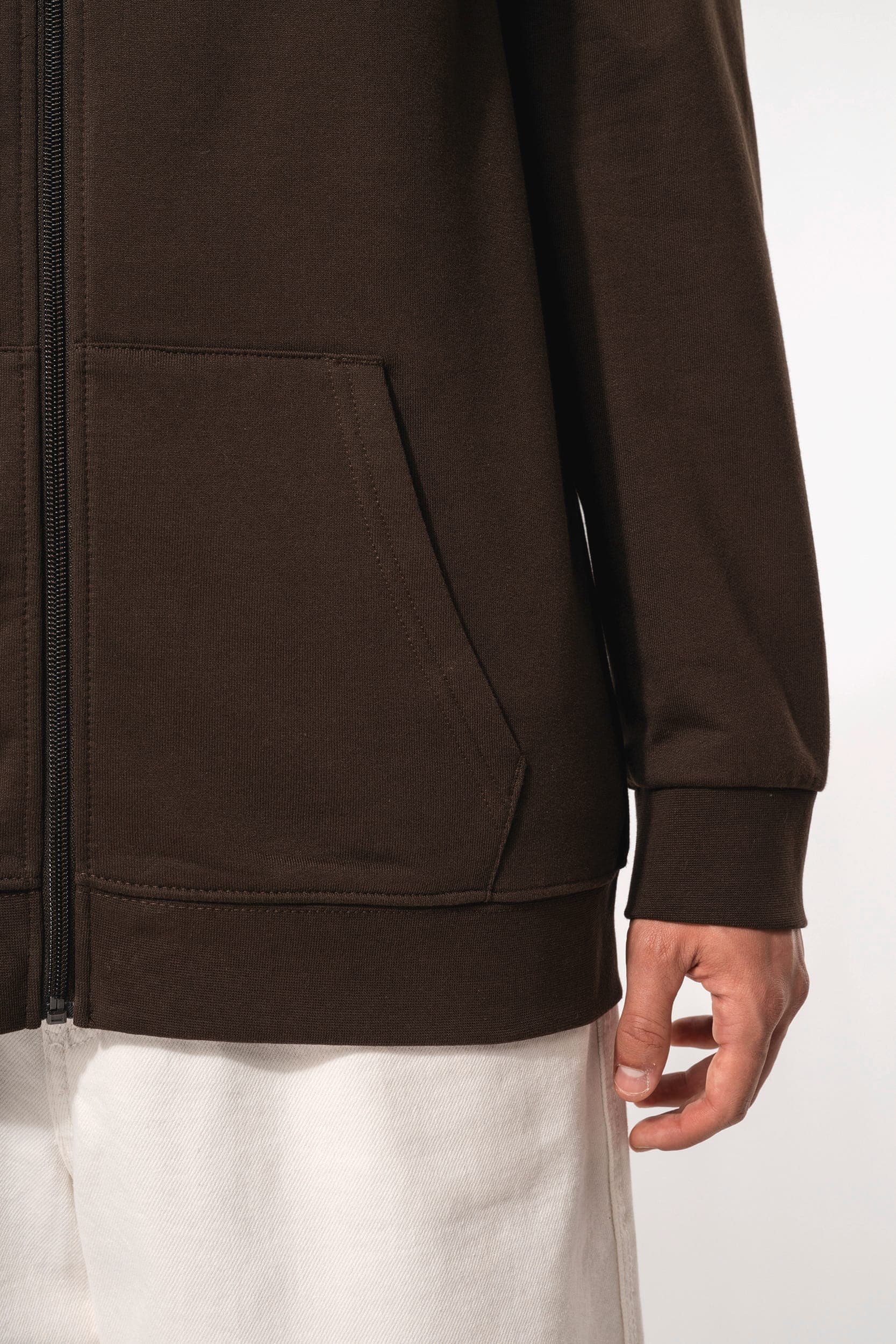 Sweat-shirt zippé capuche unisexe en situation
