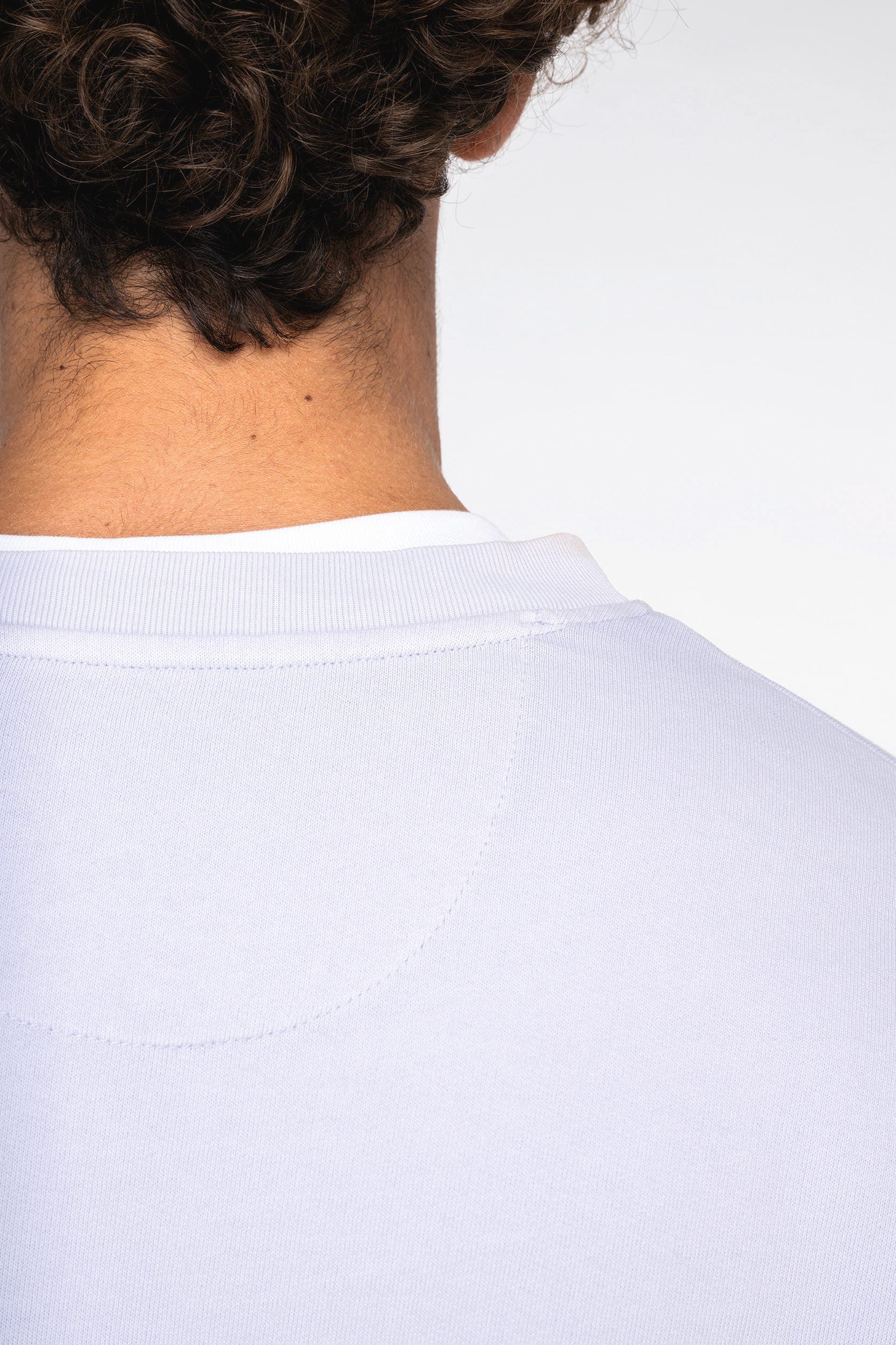 Sweat-shirt écoresponsable oversize French Terry unisexe en situation