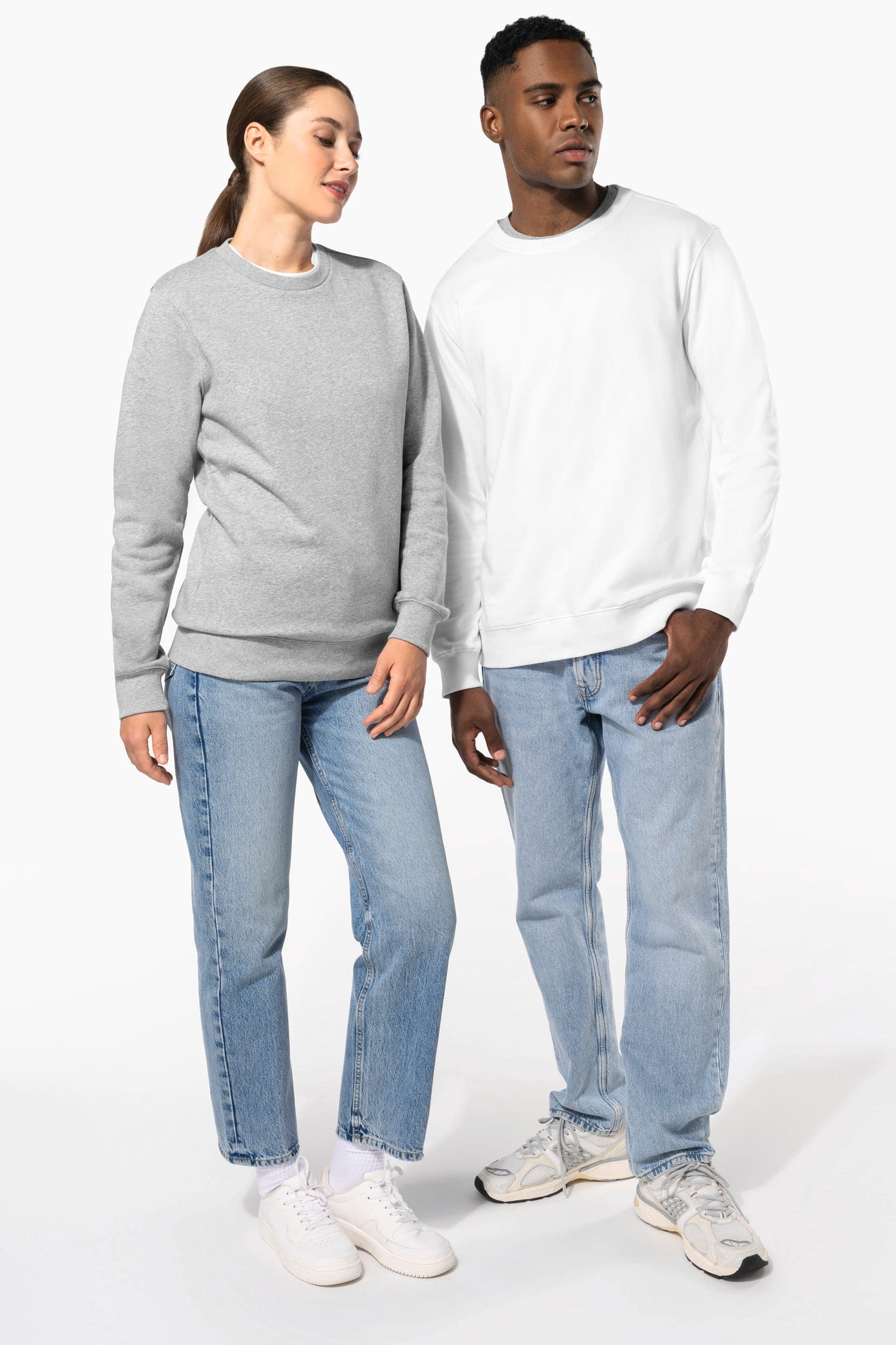 Sweat-shirt col rond 80/20 unisexe en situation