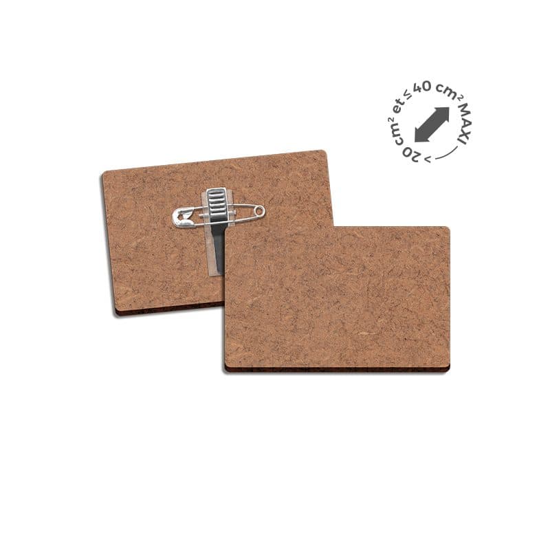 BADGE SUR-MESUREMDF EP 3mm AVEC PINCE-EPINGLE ENTRE 20 cm2 ET 40 cm2 en situation
