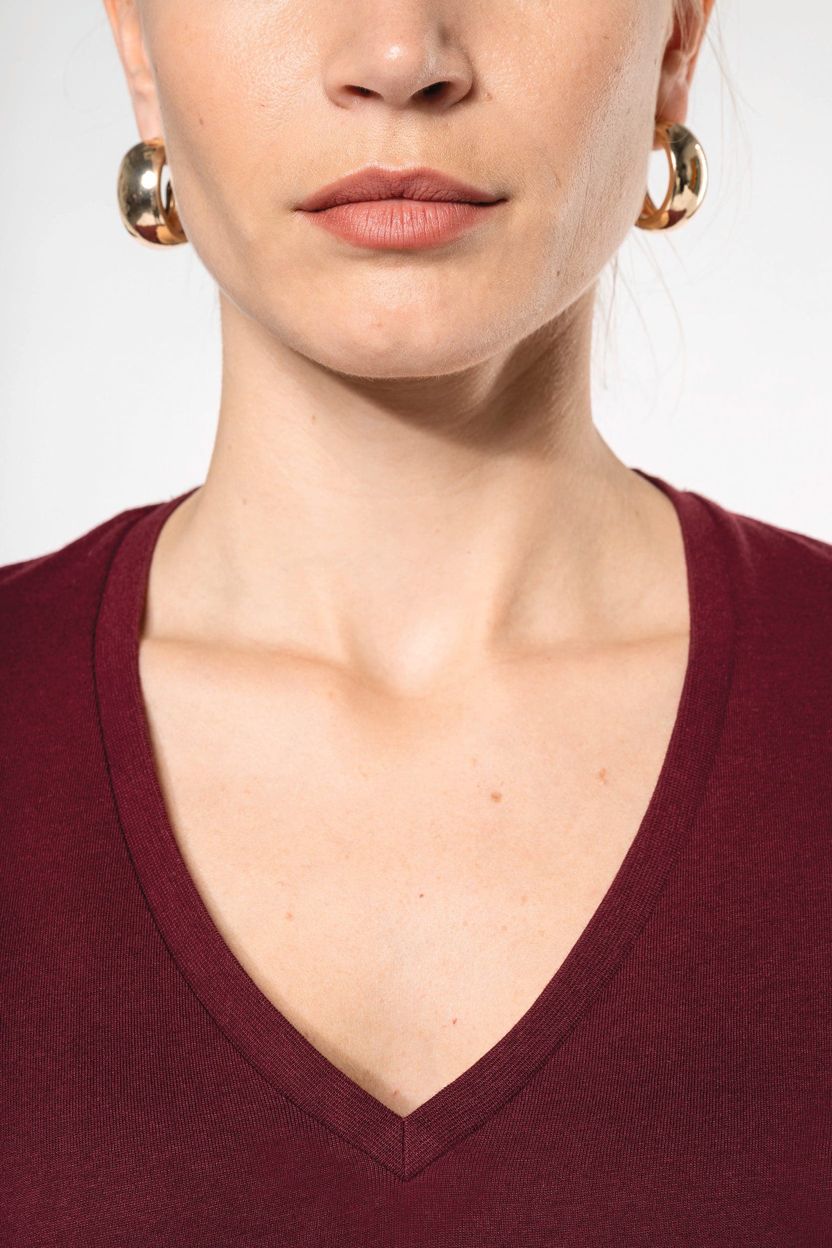 T-shirt BIO150 IC col V femme en situation