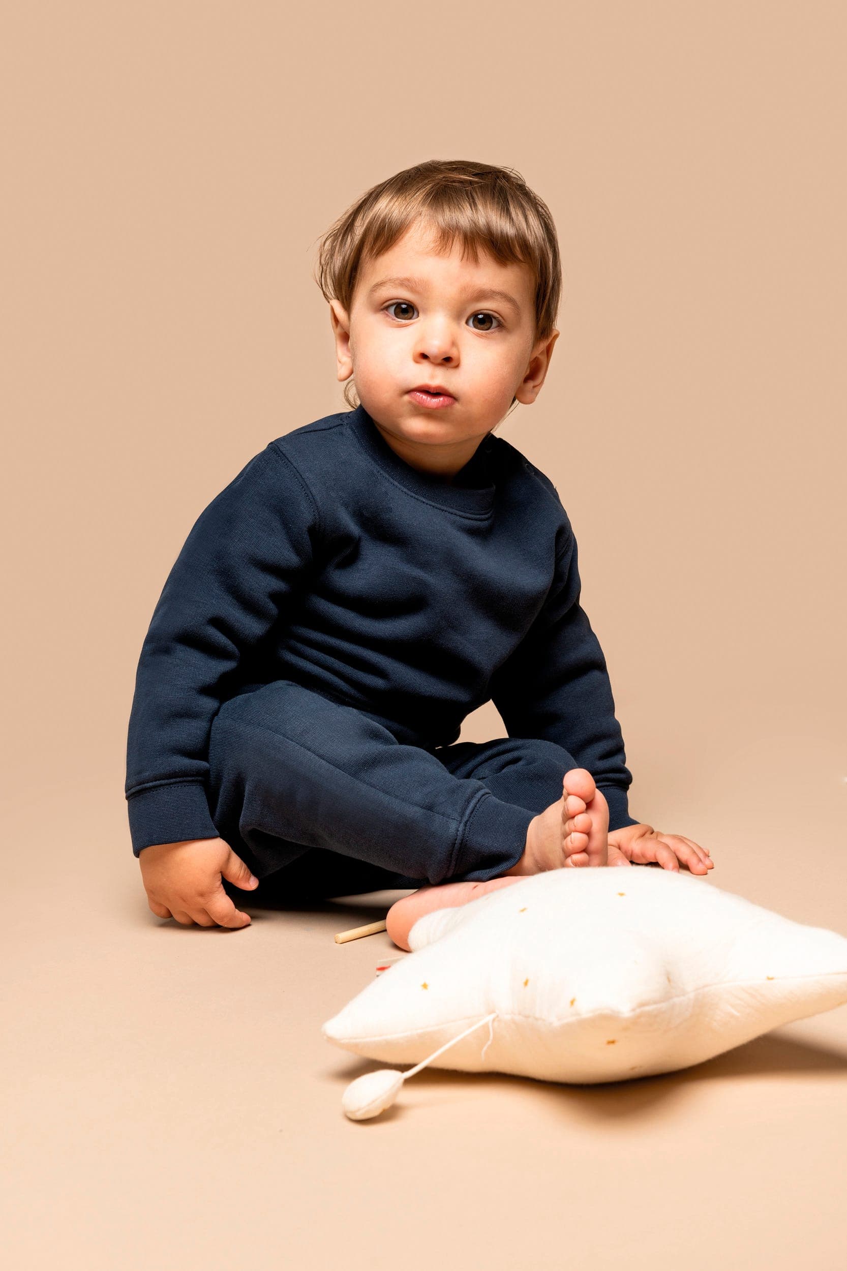 Pantalon molleton écoresponsable bébé en situation
