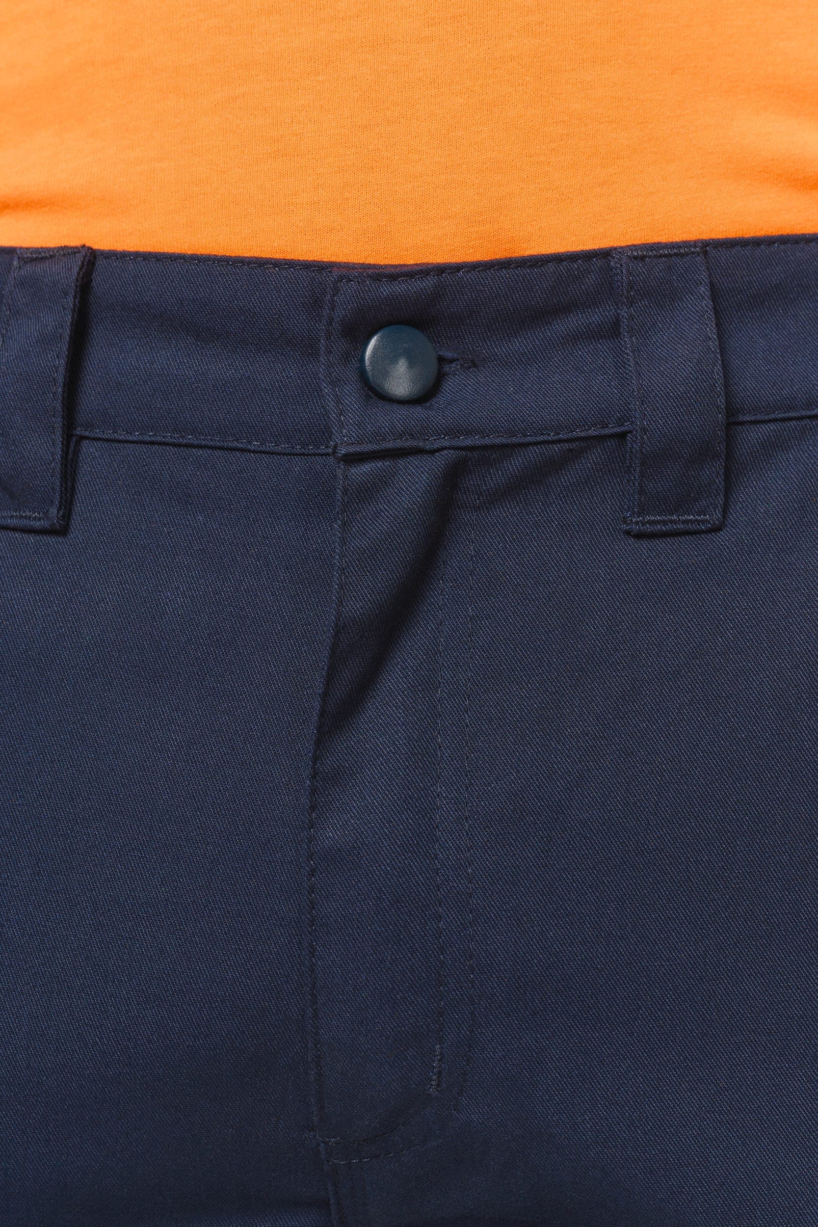 Pantalon cargo unisexe avec bas élastiqué et bande réfléchissante en situation