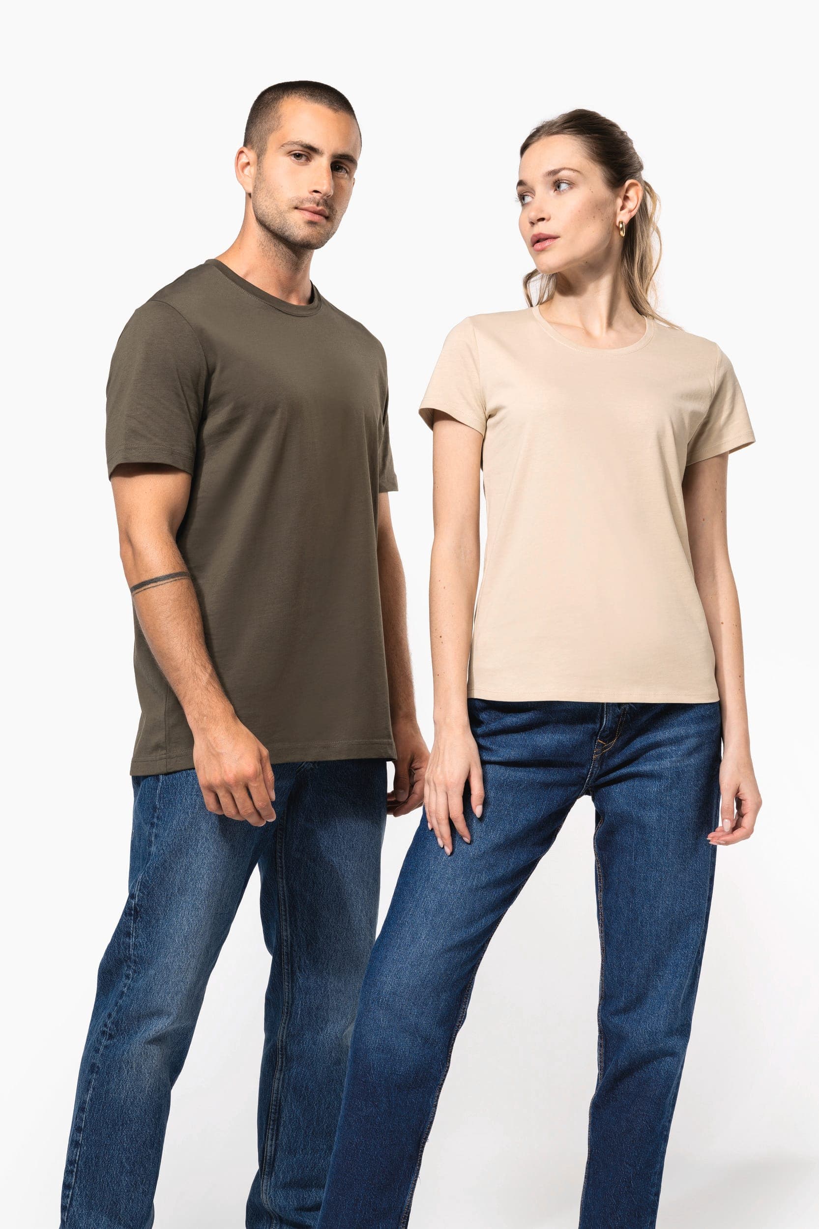 T-shirt col rond manches courtes femme en situation