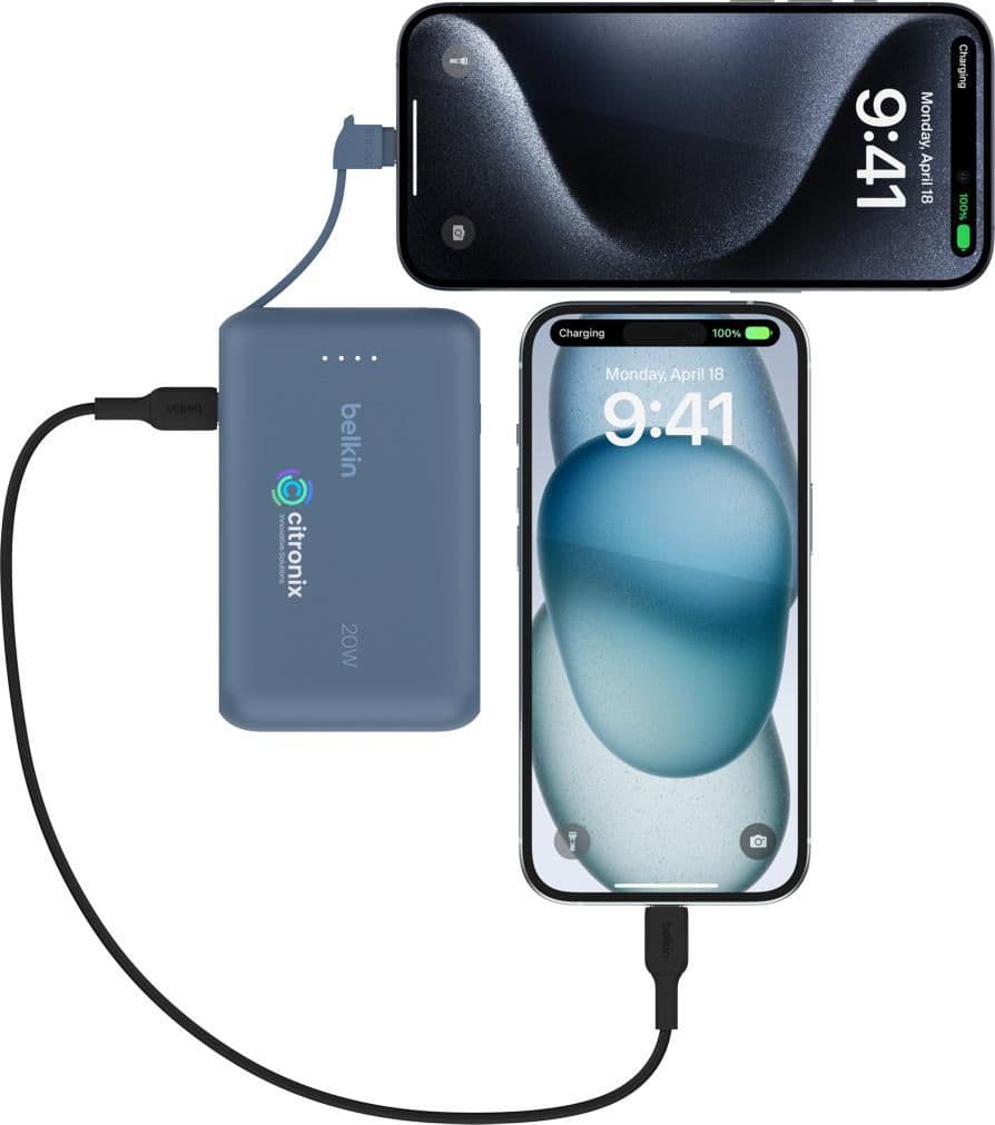 Banque d'énergie Belkin BoostCharge 10K câble intégré en situation