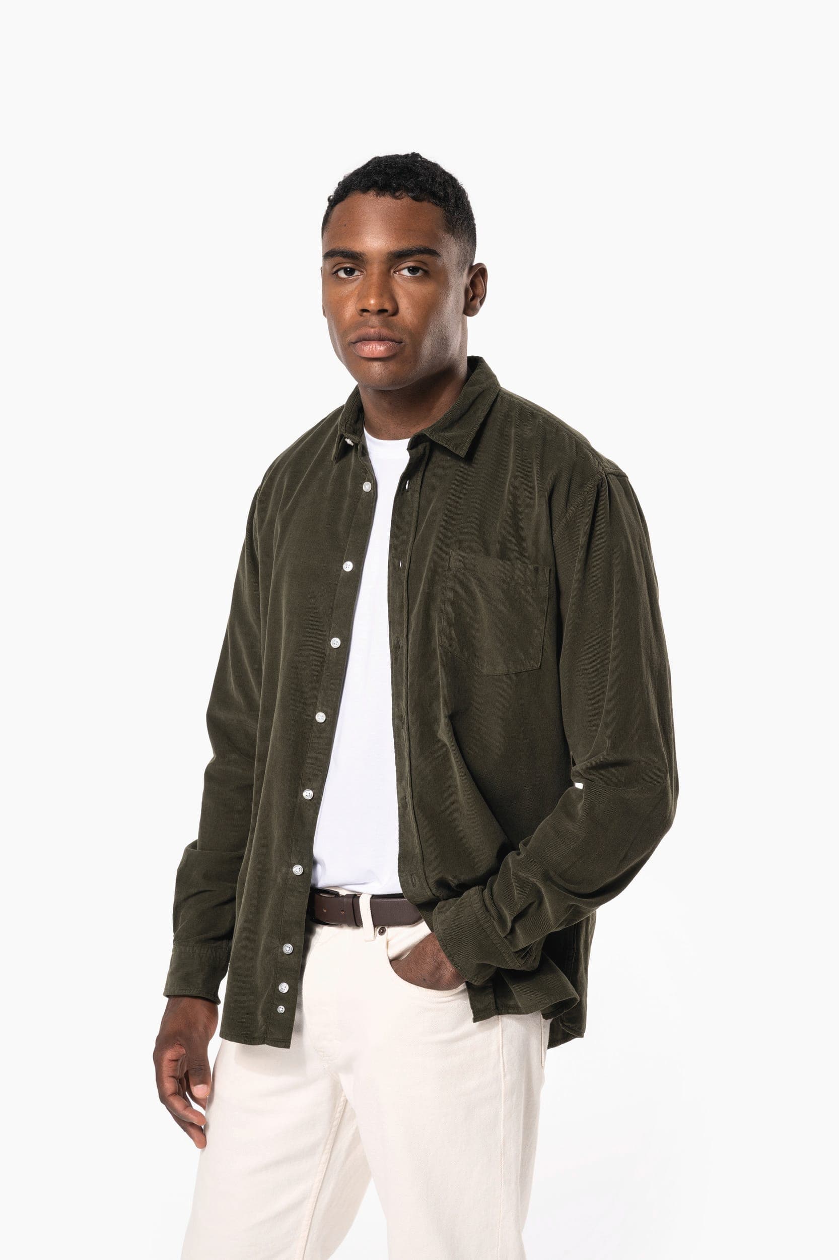 Chemise manches longues en velours homme en situation