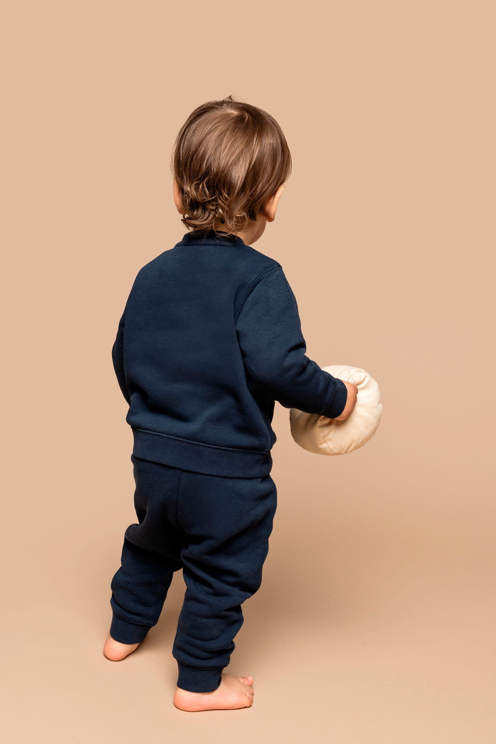 Pantalon molleton écoresponsable bébé en situation