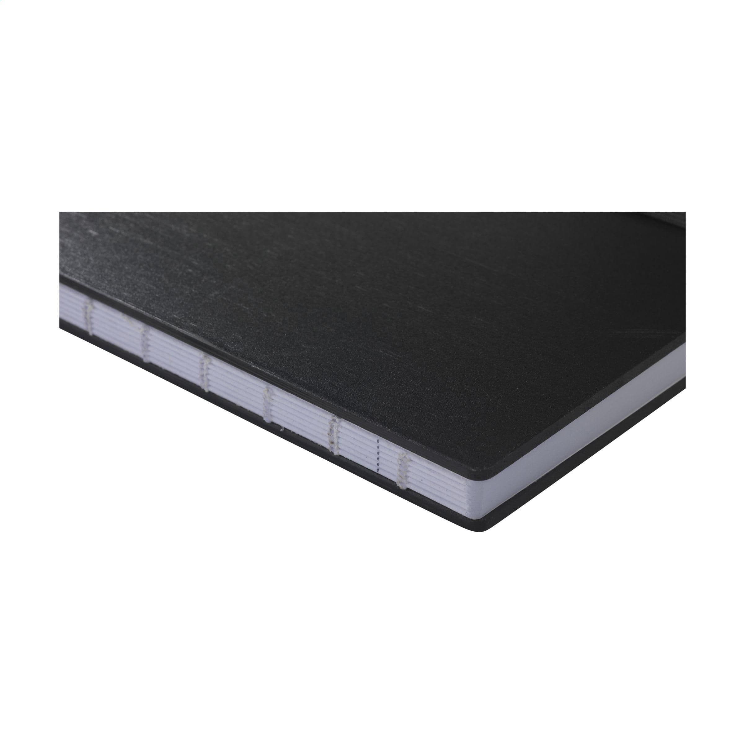 Carnet de notes bambou dos nu noir A5 en situation