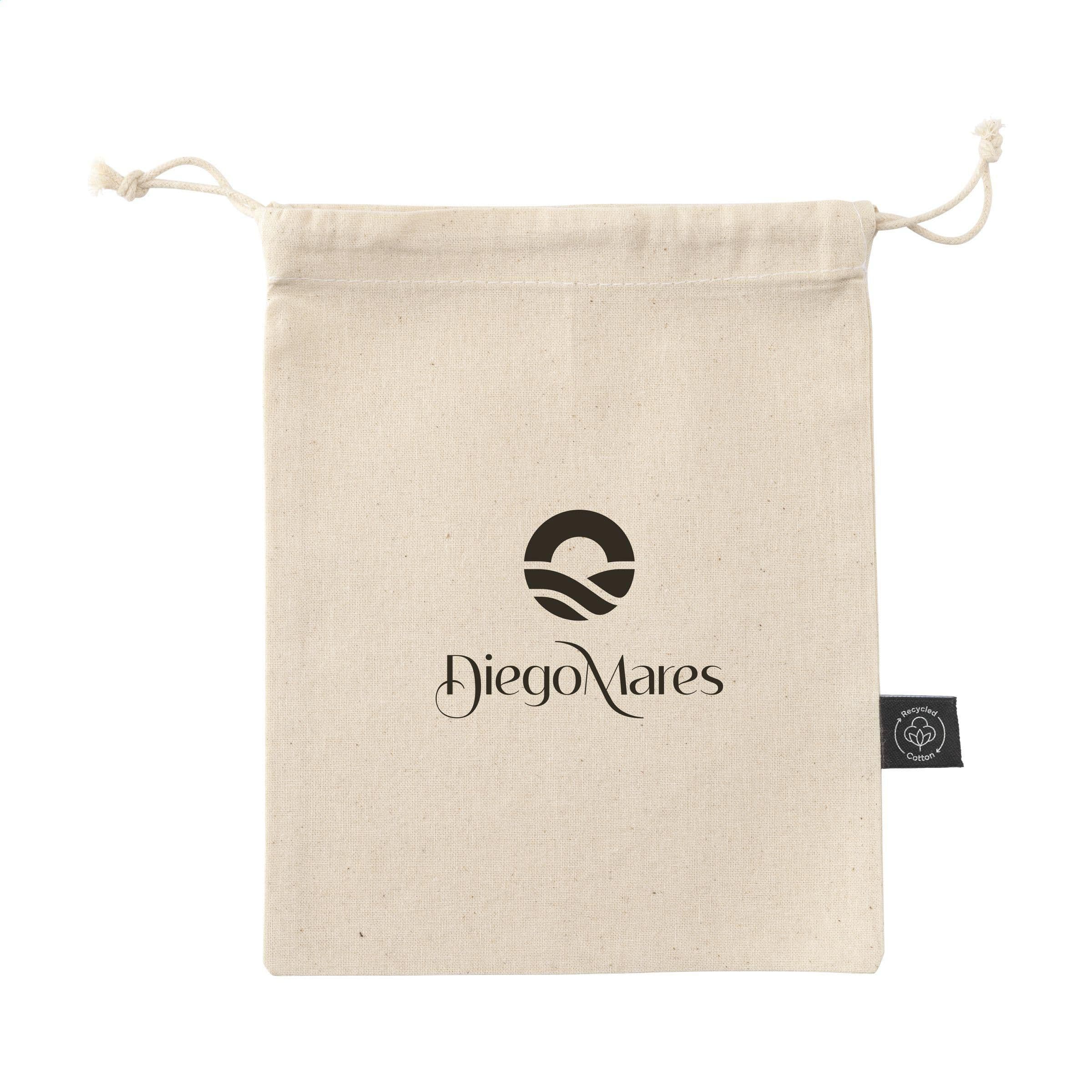 Pochette cadeau naturelle coton GRS recyclé (150 g/m²) S en situation