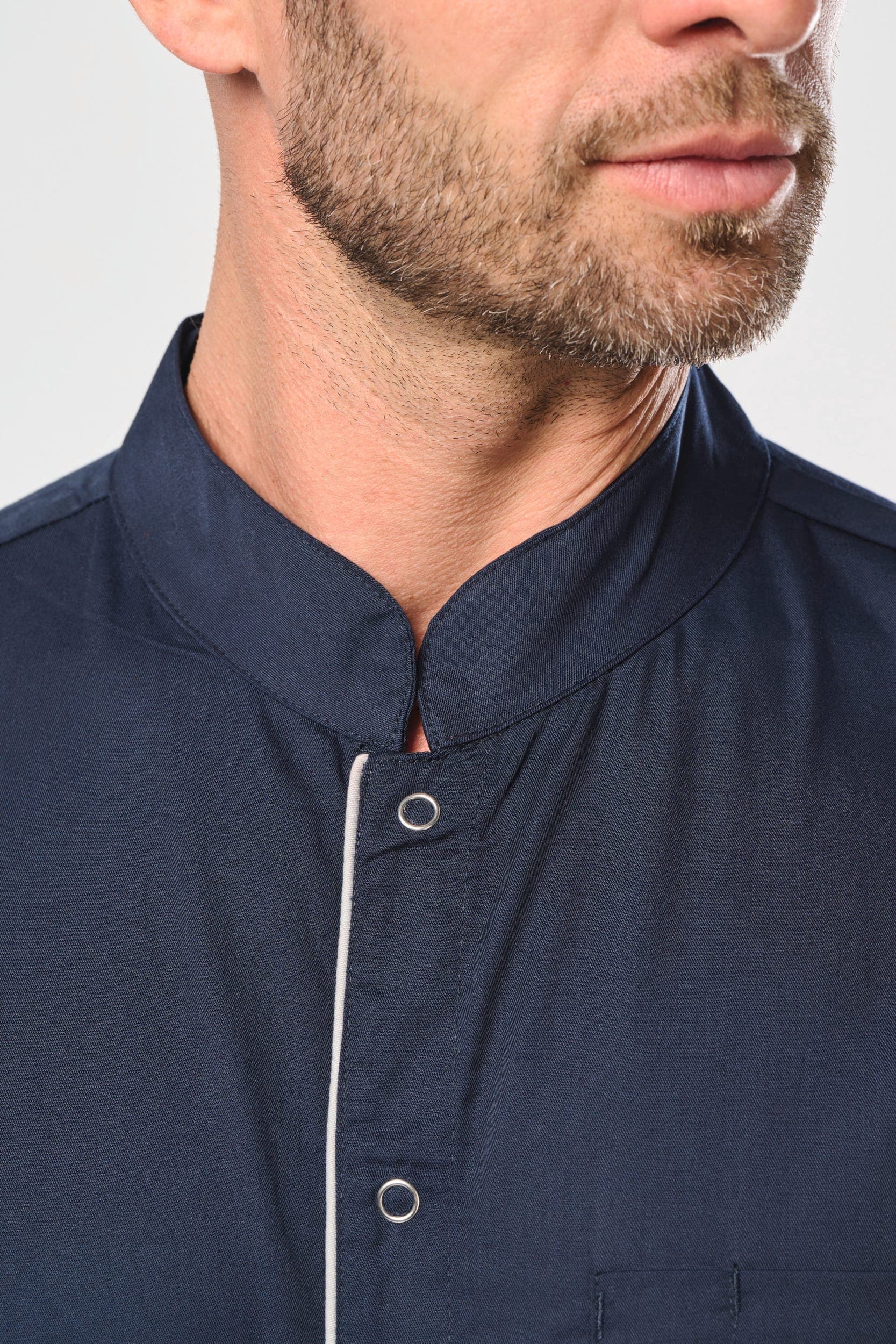 Blouse polycoton avec boutons-pression homme en situation