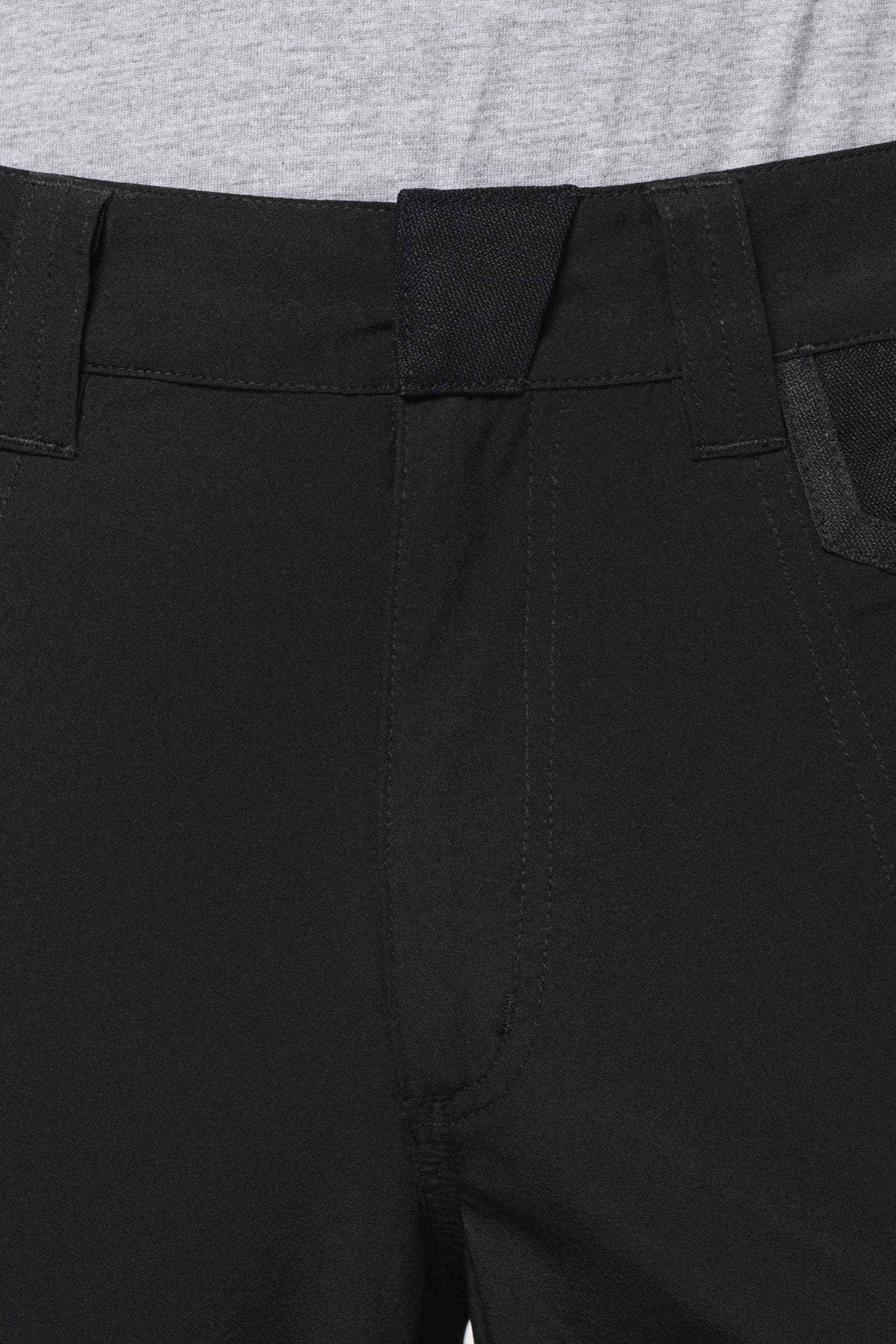 Pantalon léger stretch recyclé multipoches unisexe en situation