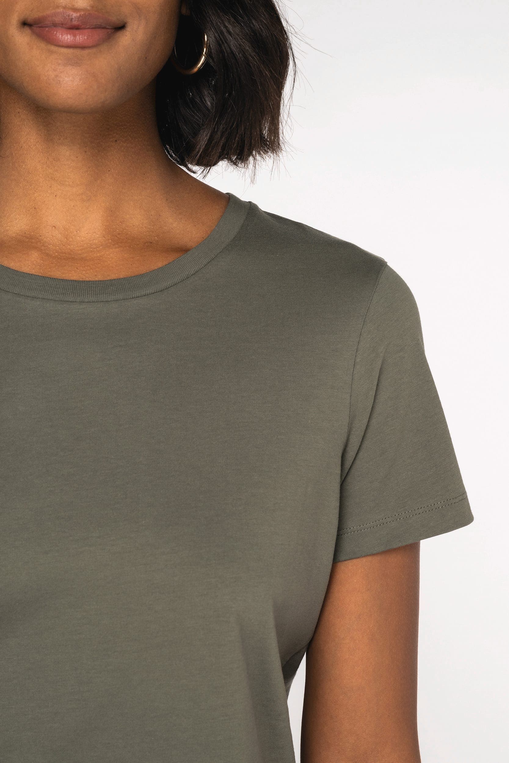 T-shirt écoresponsable femme en situation