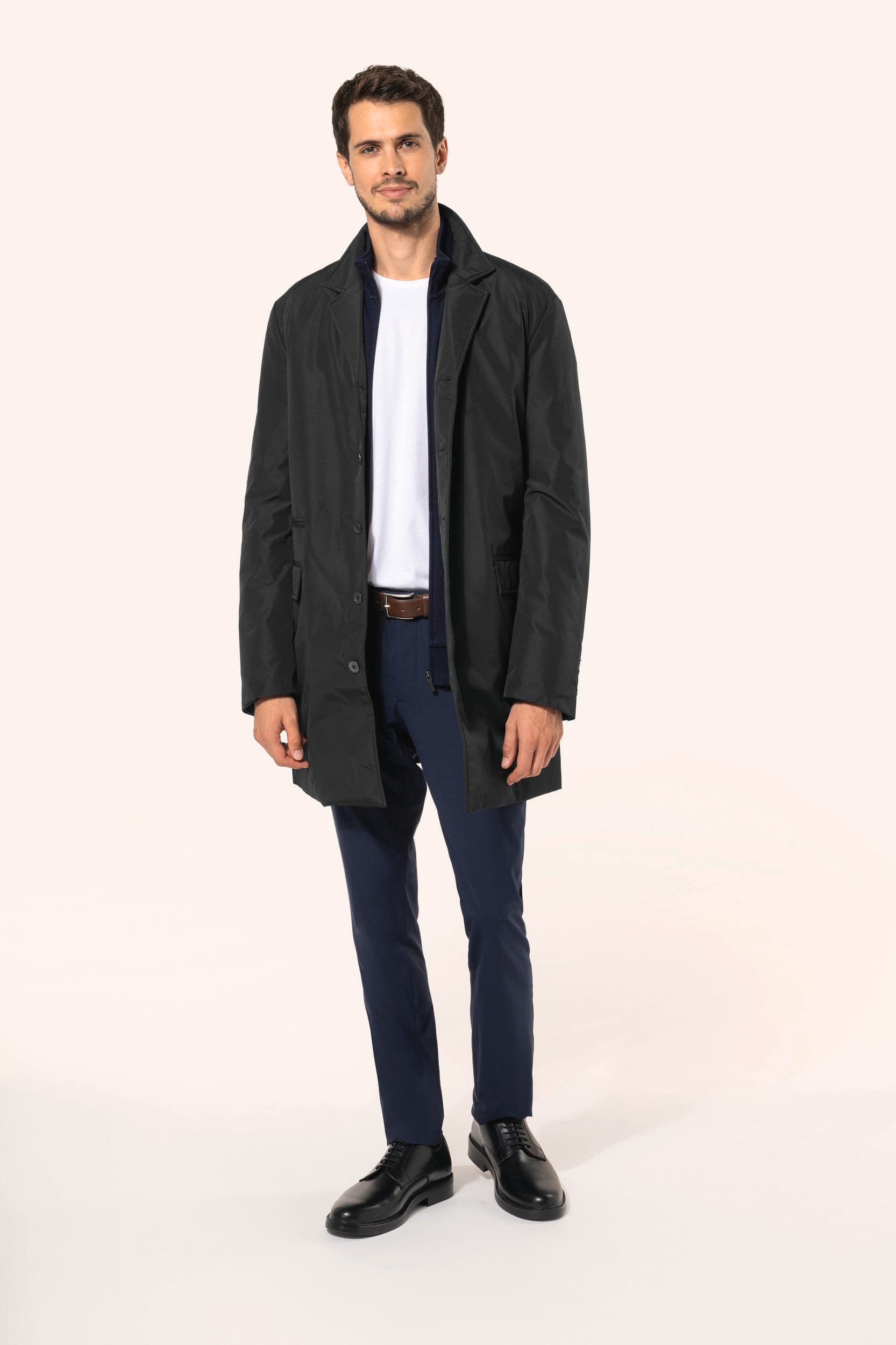 Trench structuré homme en situation