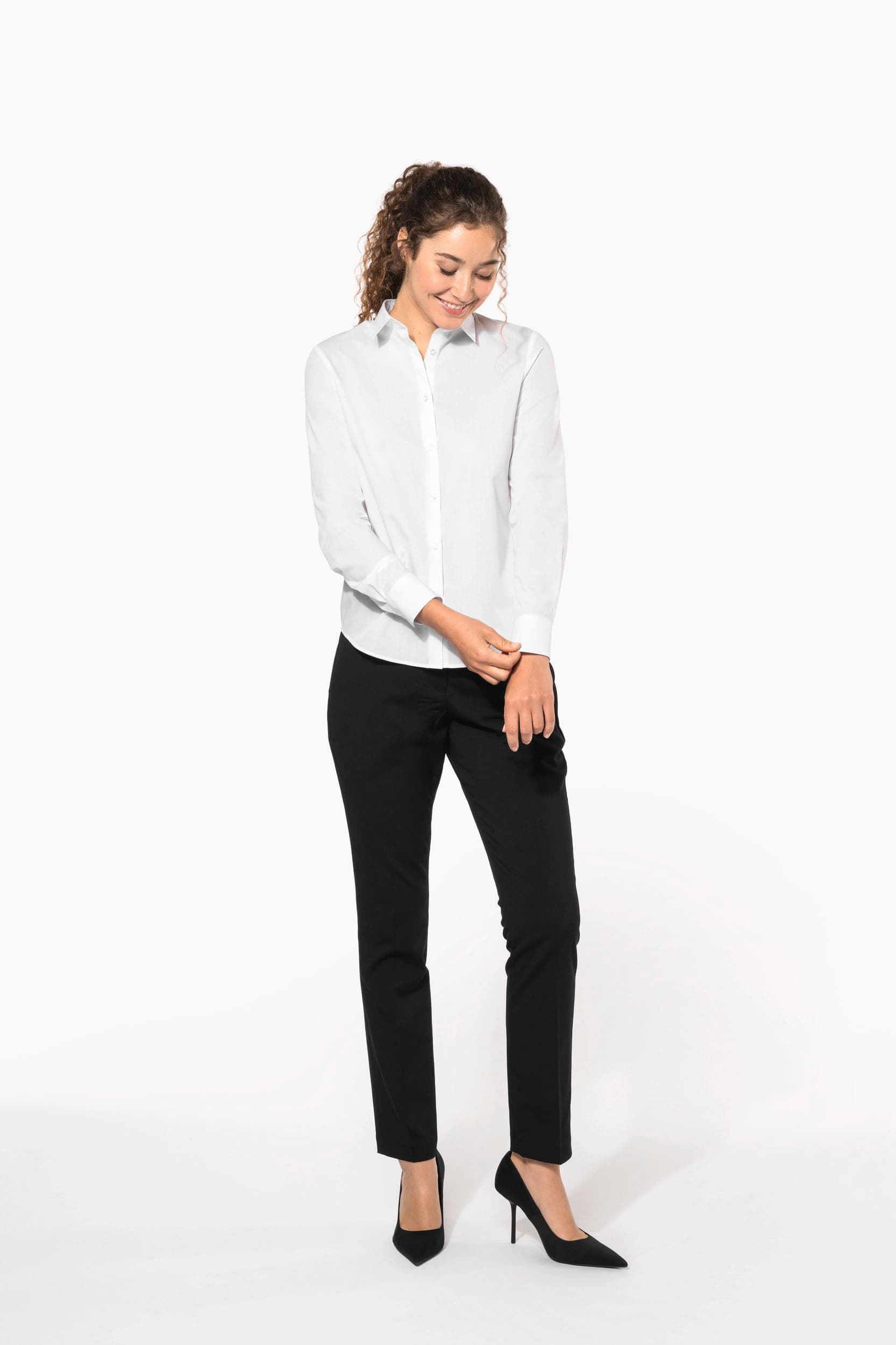 Chemise popeline polycoton sans poche entretien facile femme en situation