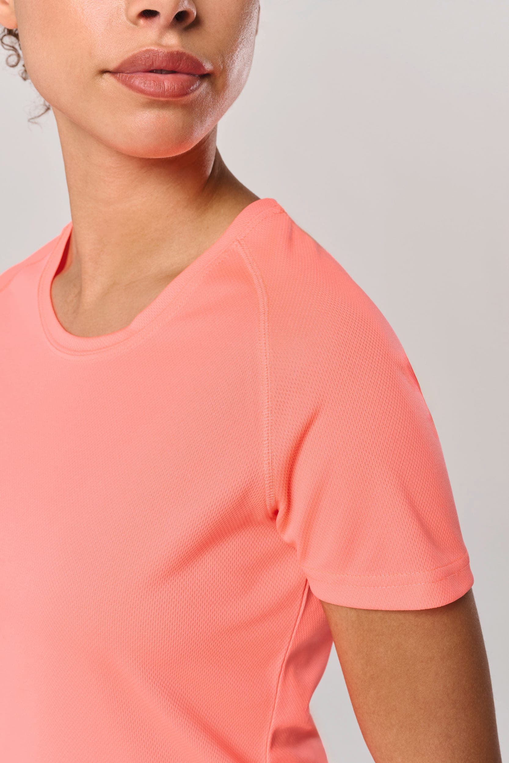T-shirt de sport manches courtes femme en situation