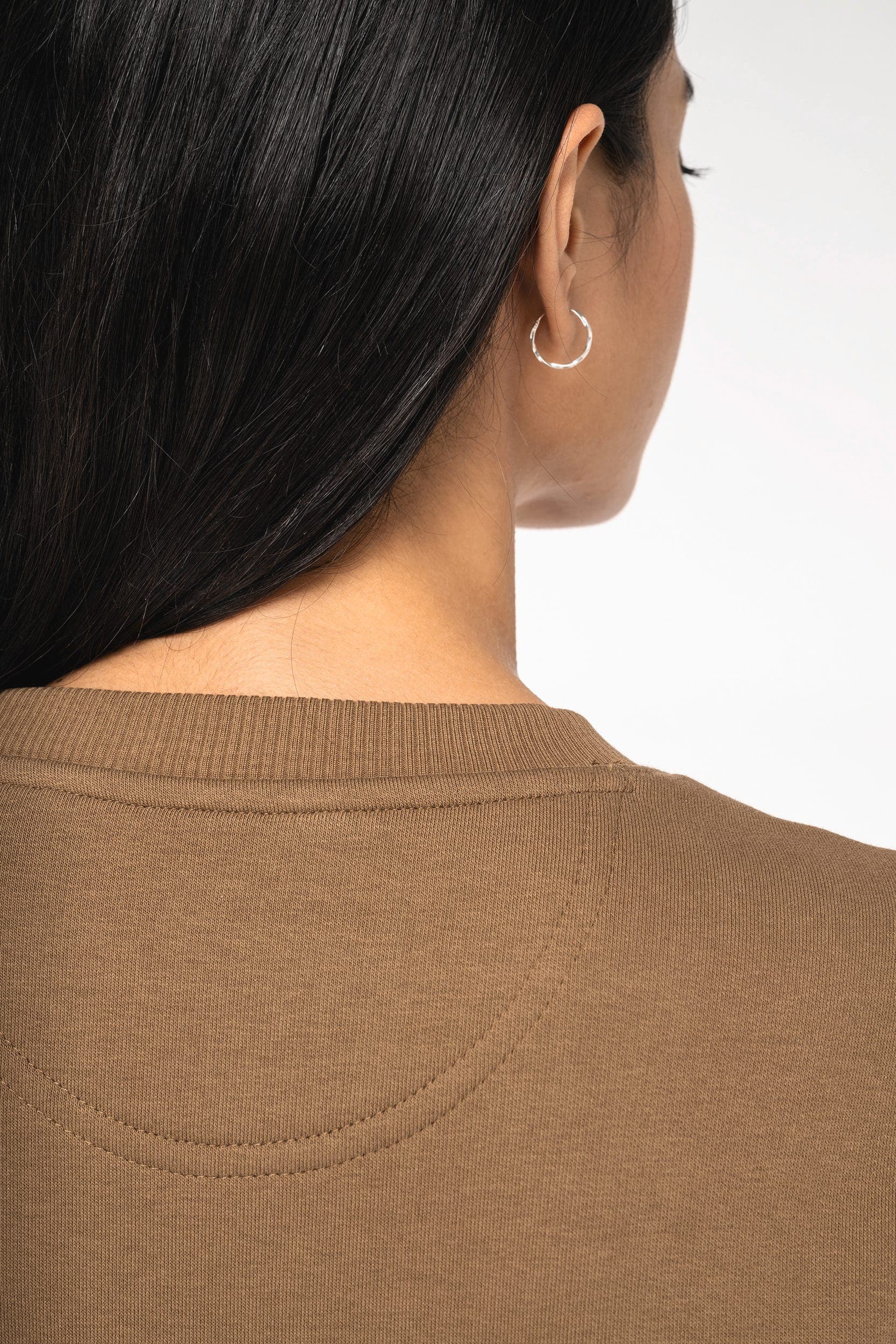 Sweat-shirt écoresponsable à col rond oversize unisexe en situation