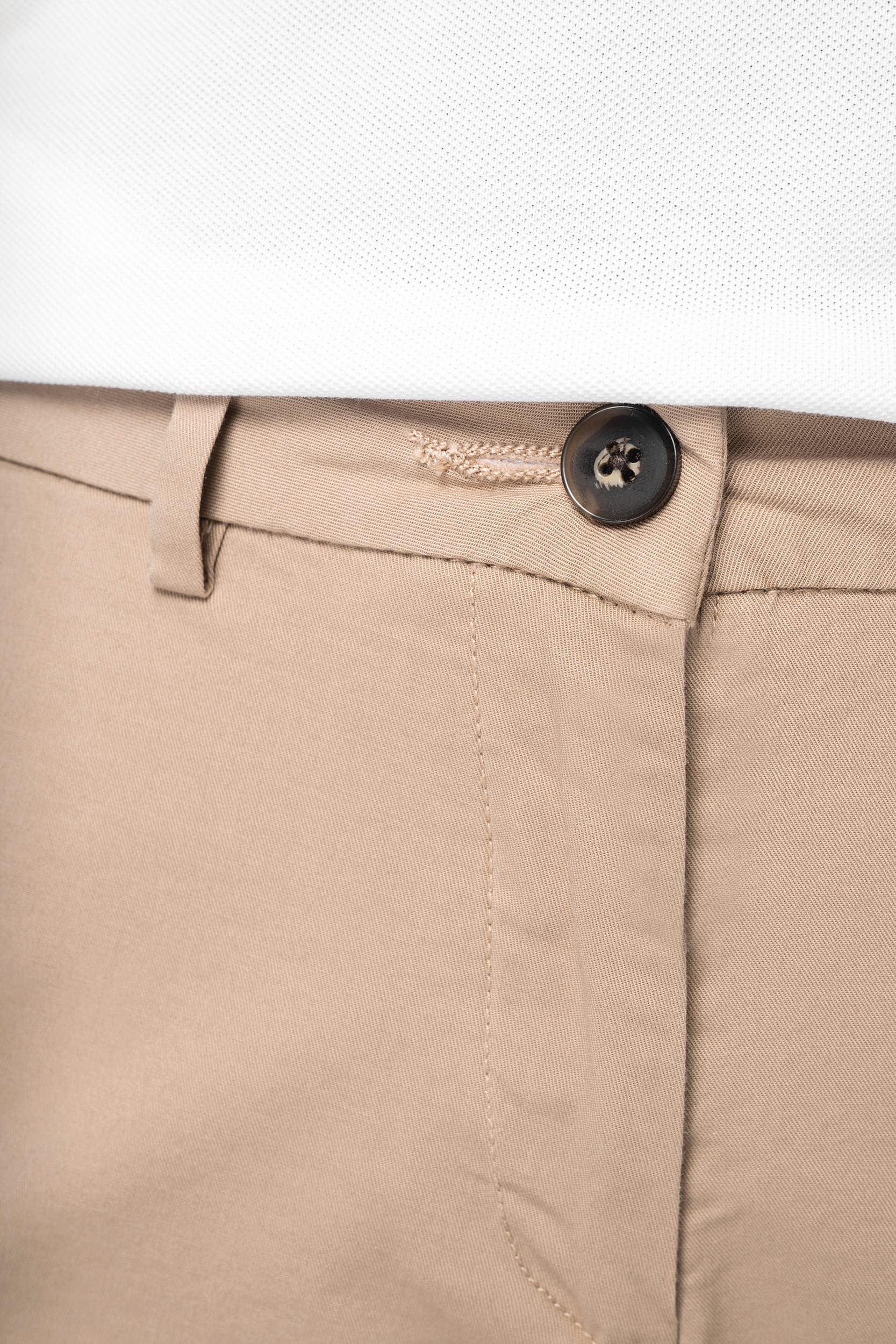 Bermuda chino écoresponsable femme en situation