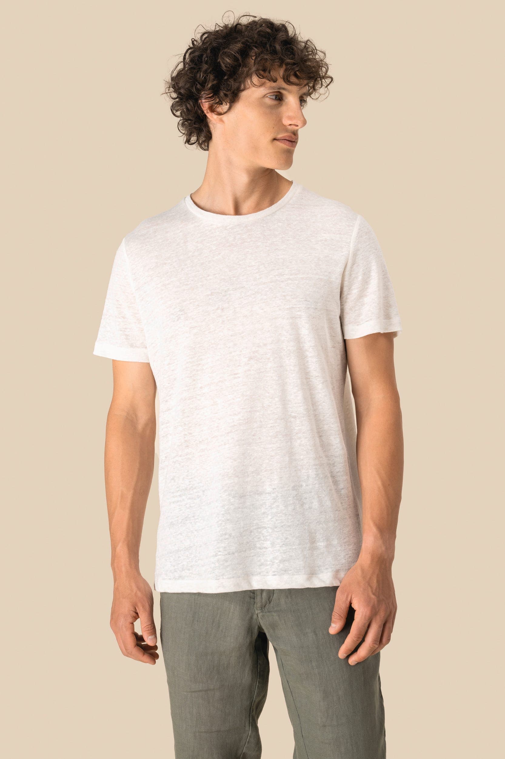 T-shirt en lin homme en situation