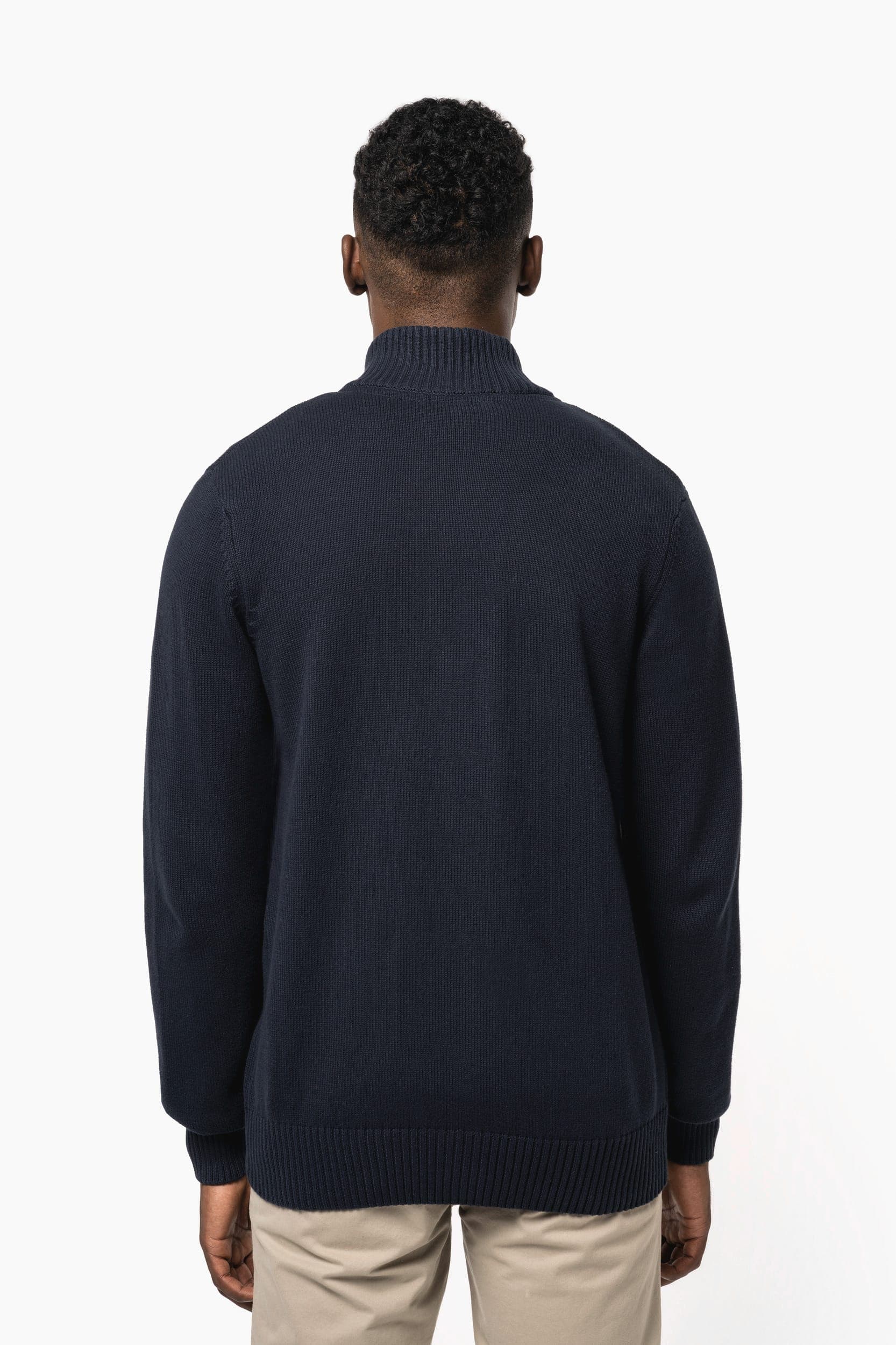 Cardigan zippé en situation