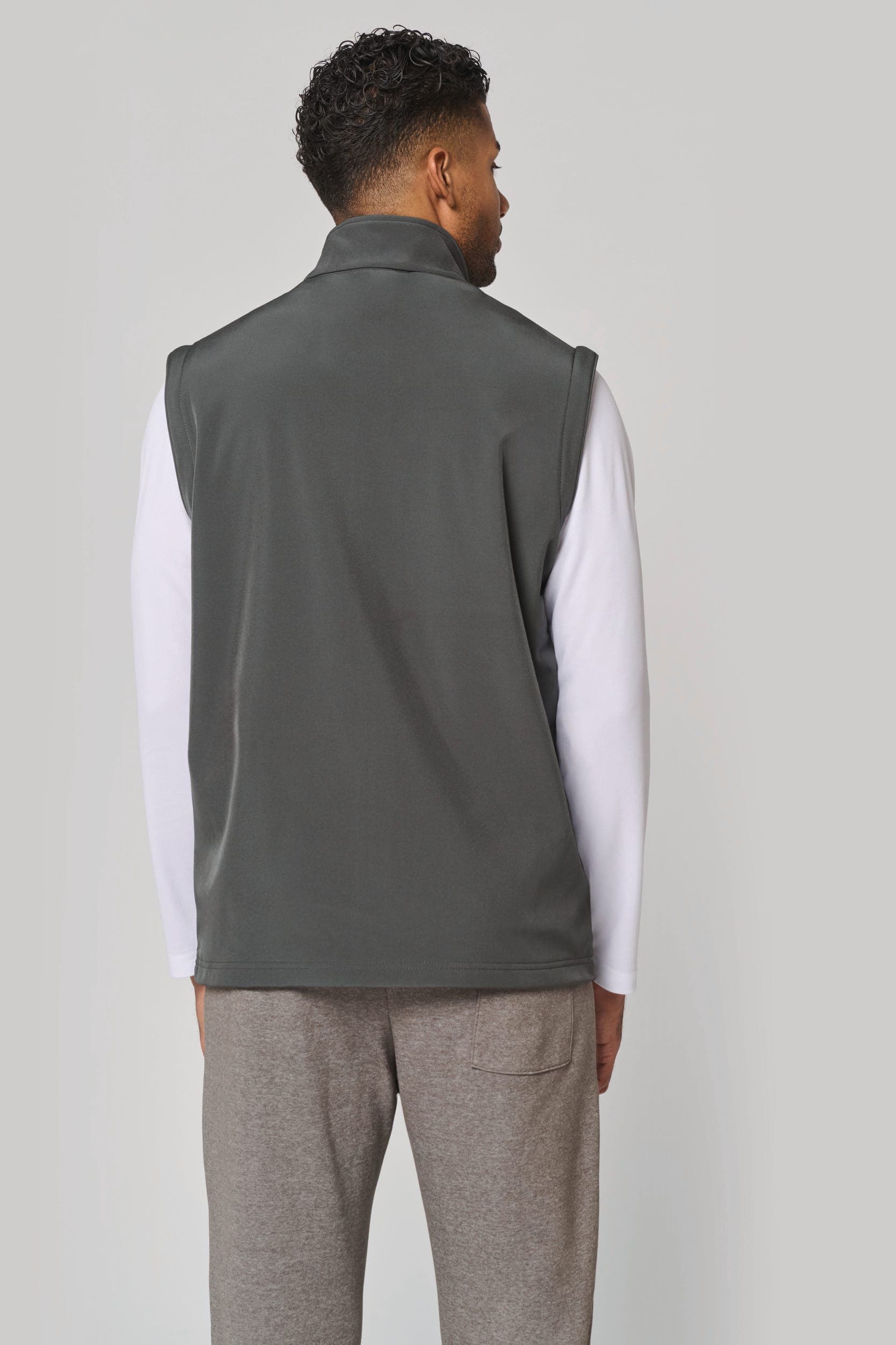 Veste softshell sport manches amovibles unisexe en situation