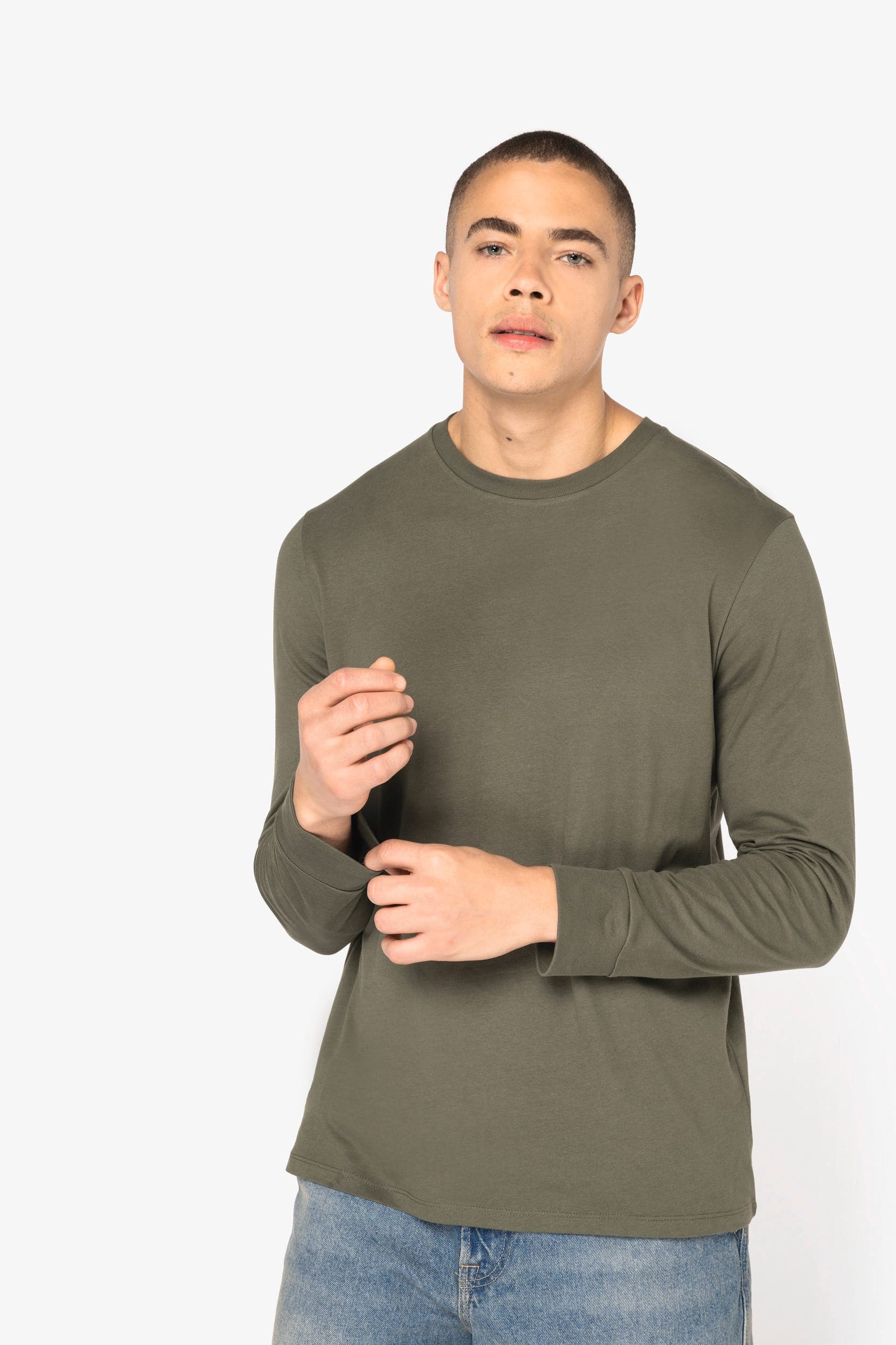 T-shirt écoresponsable manches longues unisexe en situation