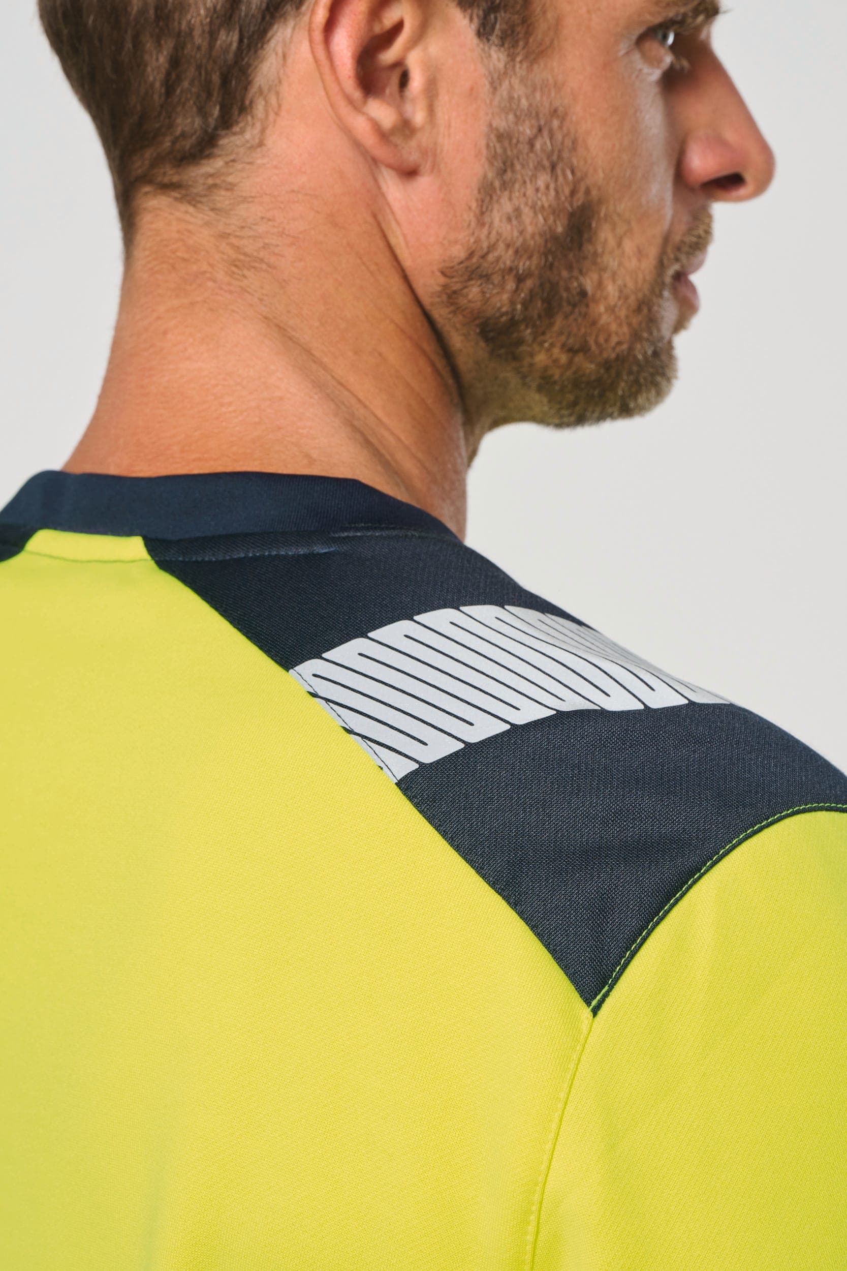 Sweat-shirt de sécurité recyclé col rond unisexe en situation