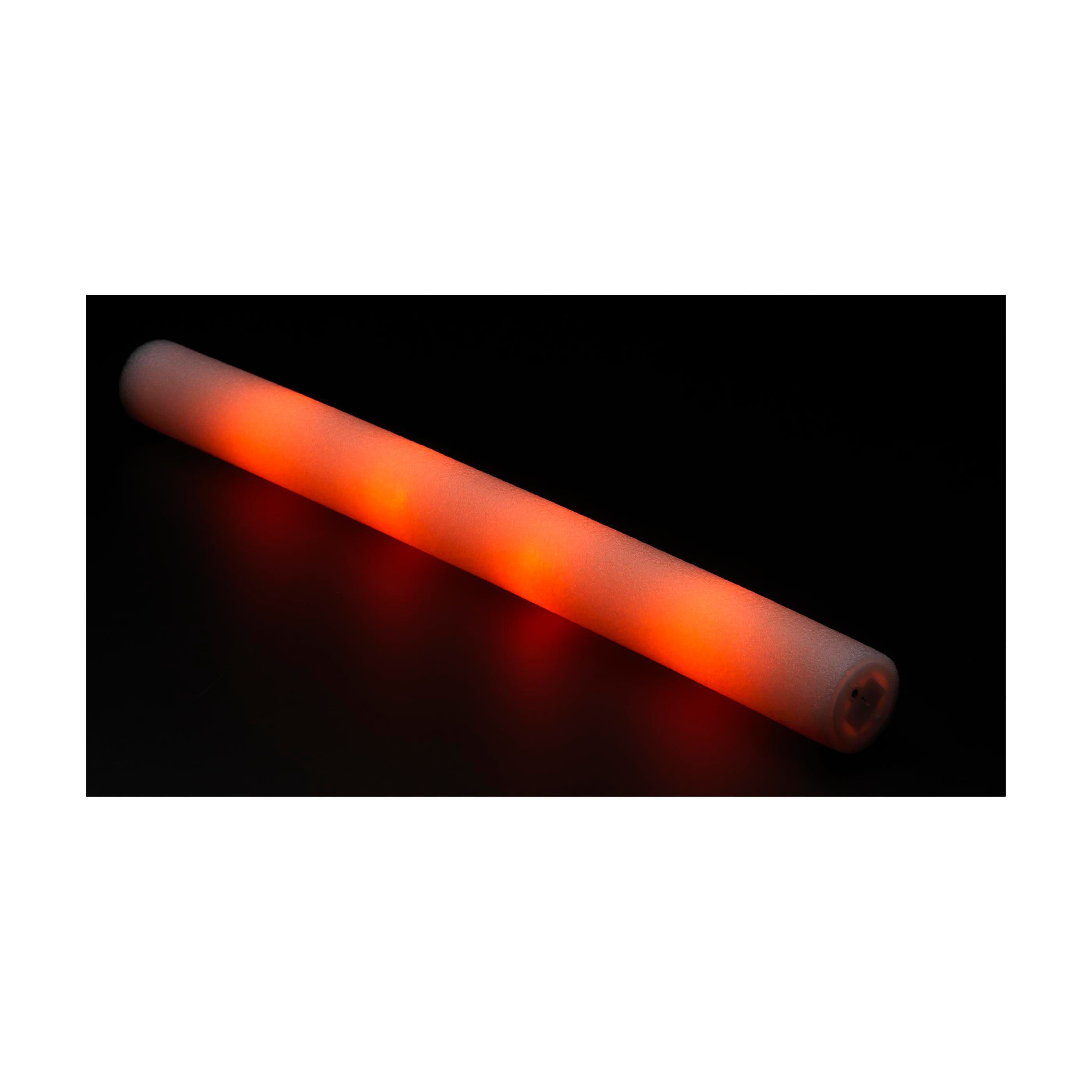 Bâton LED luminescent Foam Party Orange en situation