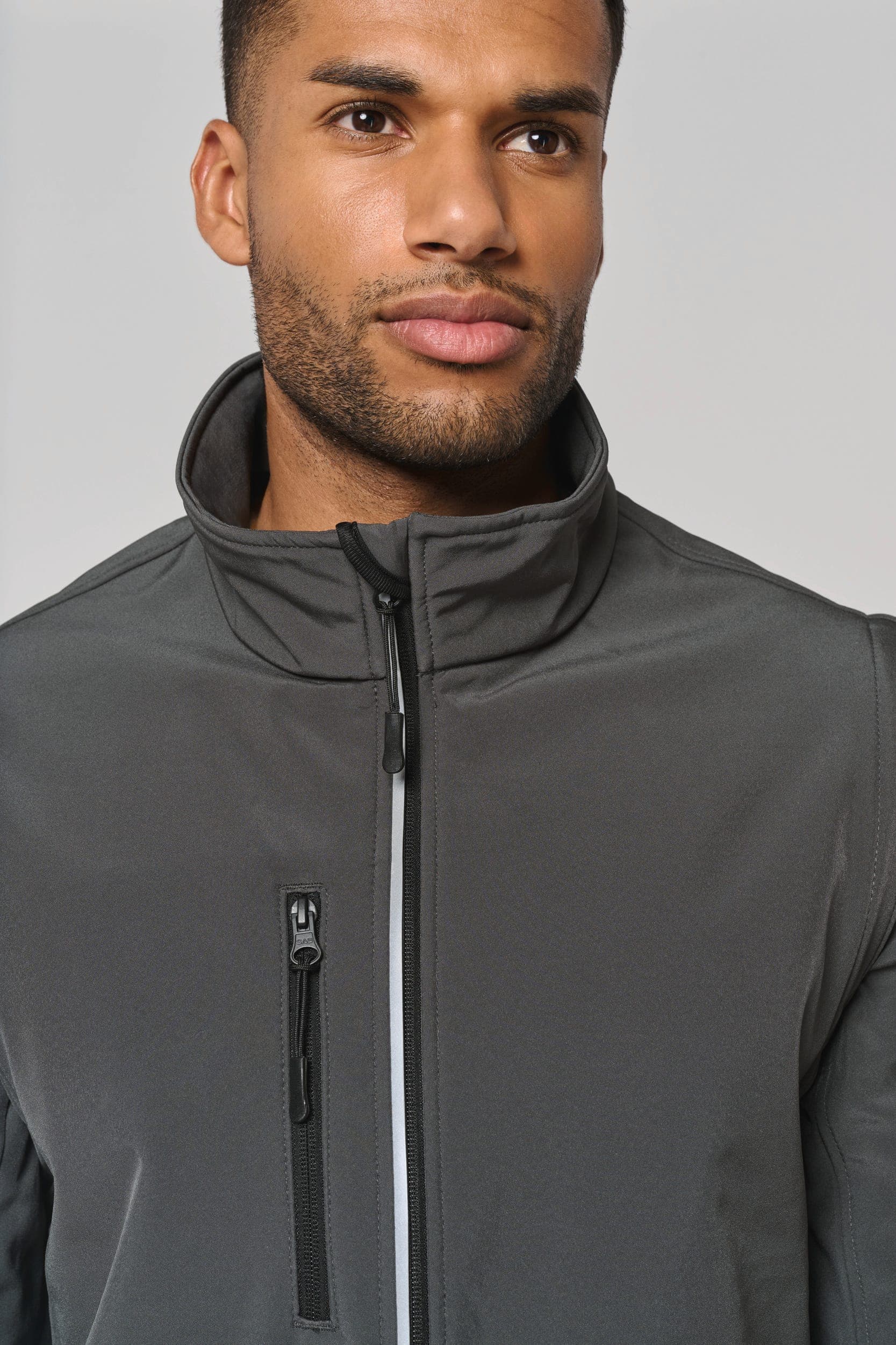 Veste softshell sport manches amovibles unisexe en situation