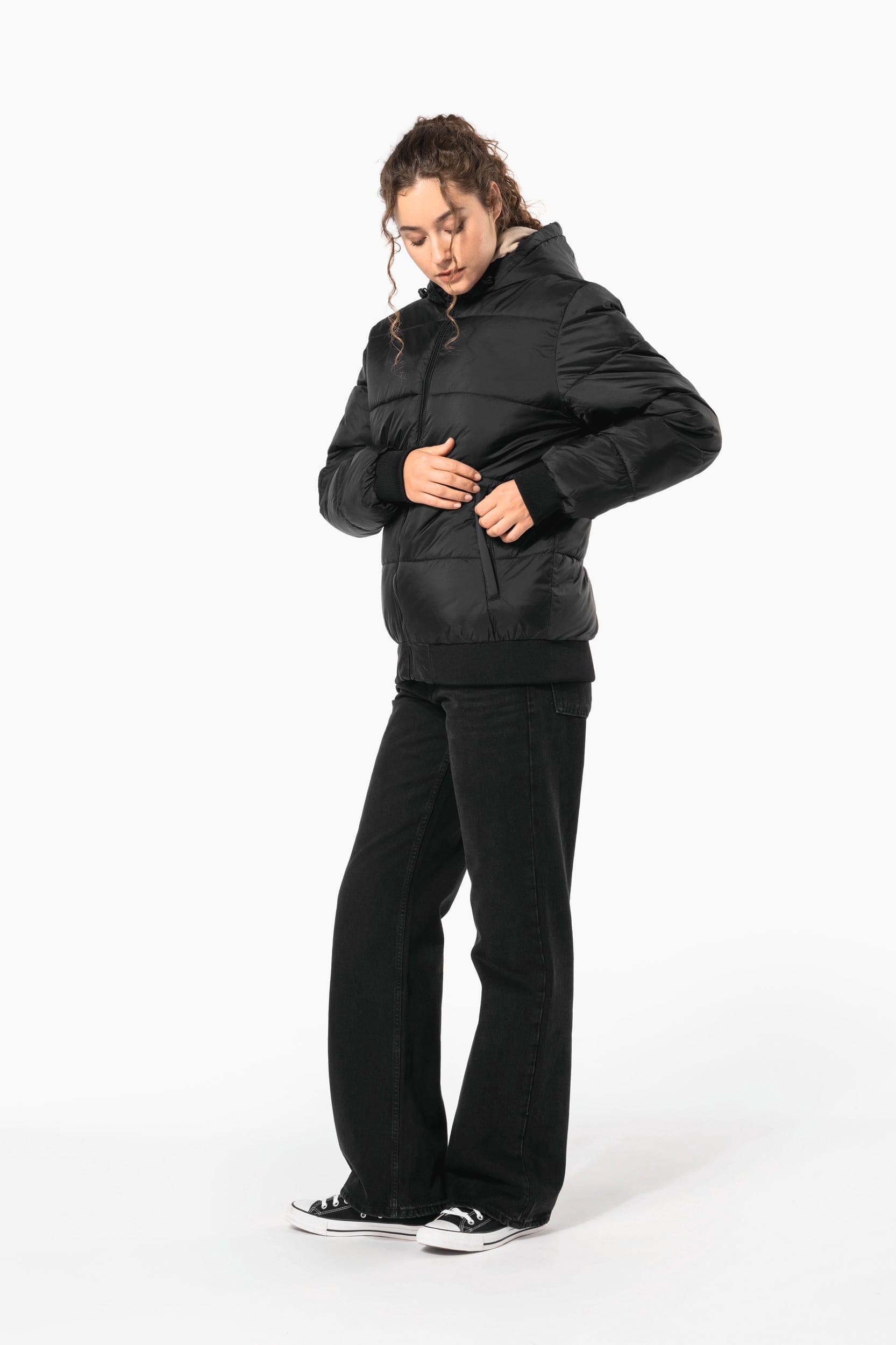 Veste unisexe ripstop recyclée à capuche en situation