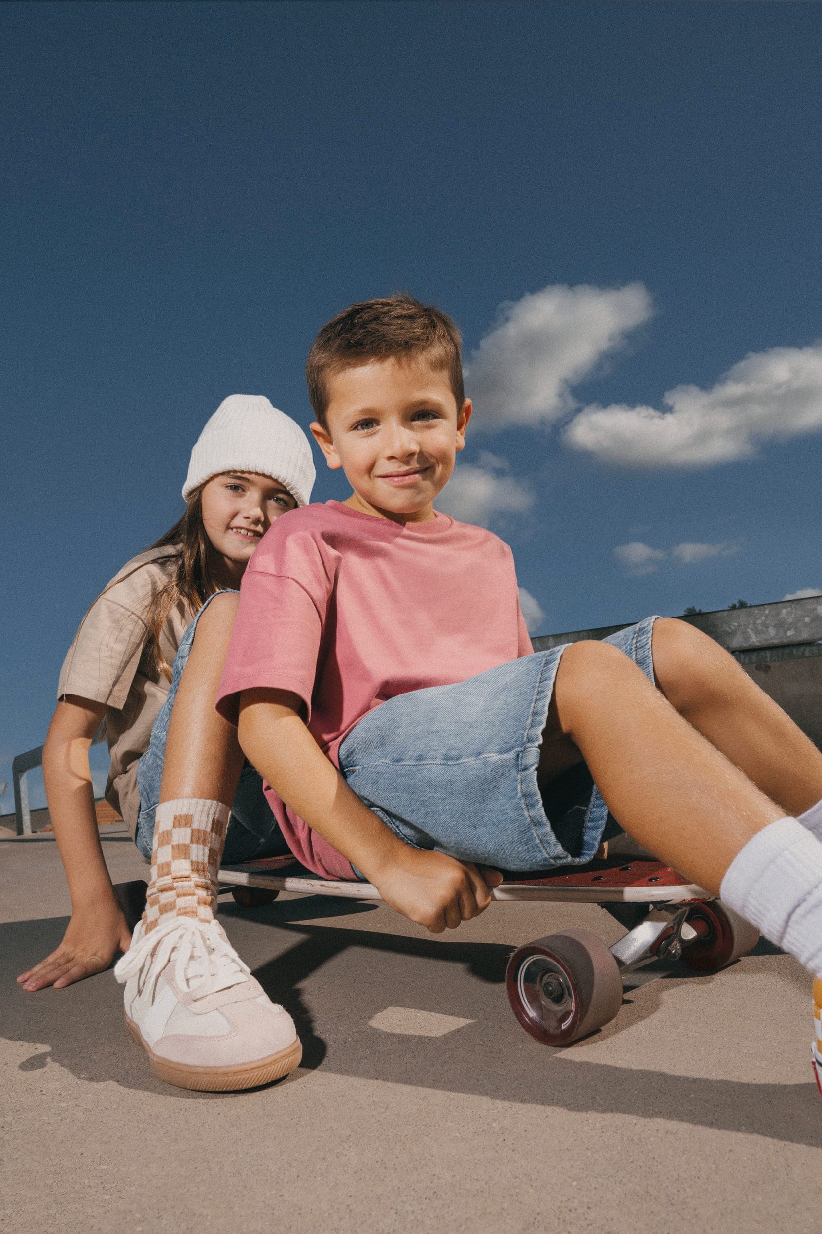 T-shirt écoresponsable à épaules tombantes enfant en situation