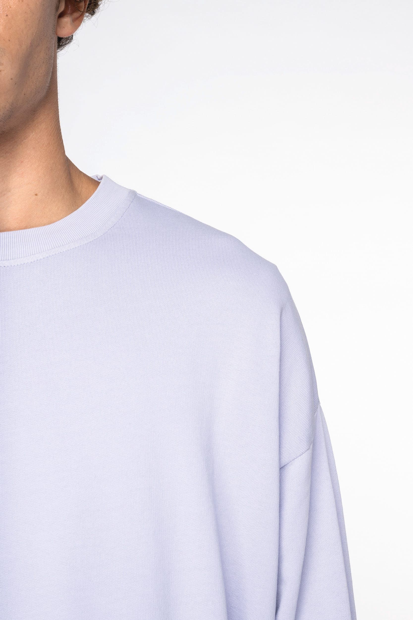 Sweat-shirt écoresponsable oversize French Terry unisexe en situation