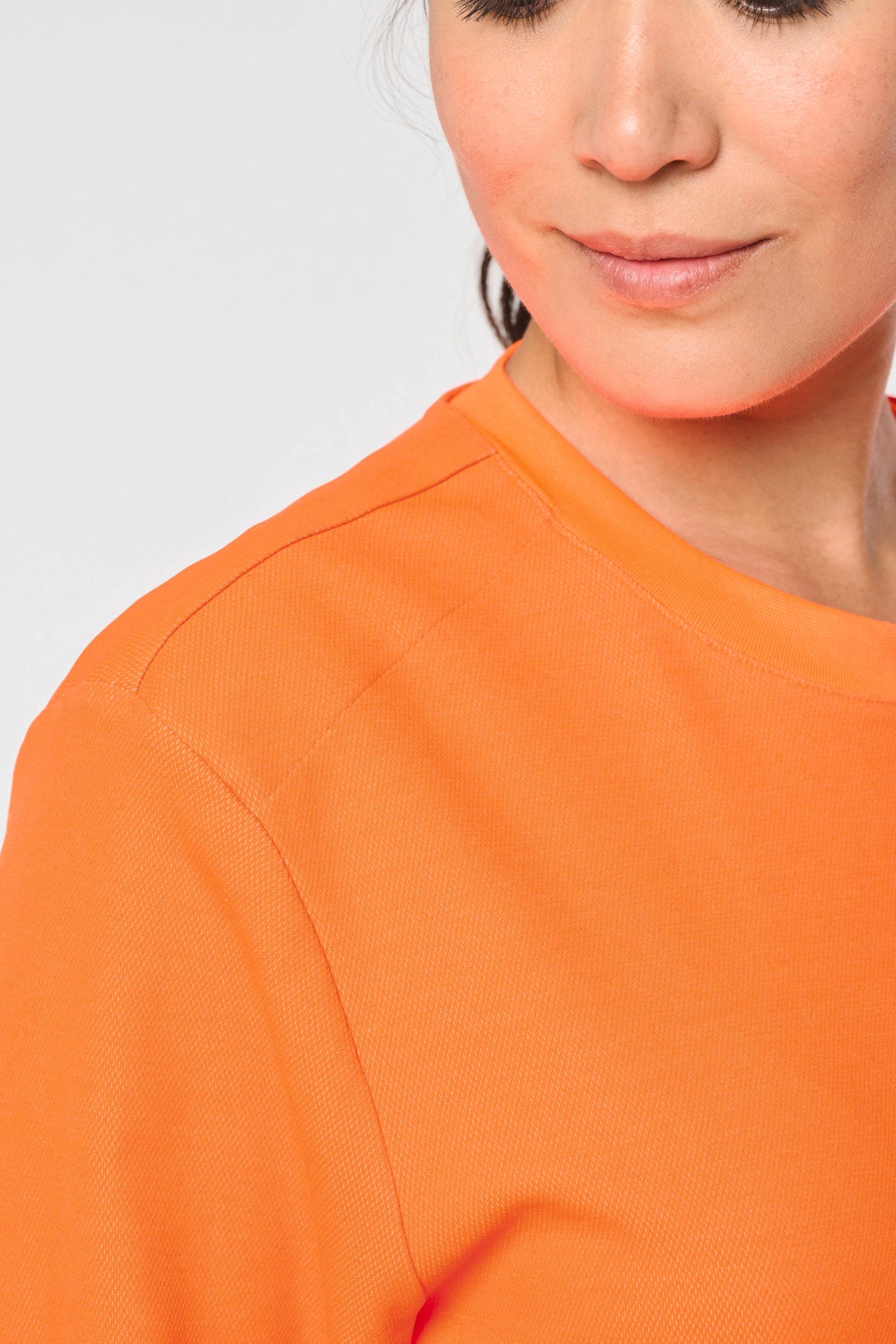 T-shirt unisexe écoresponsable manches longues coton/polyester en situation